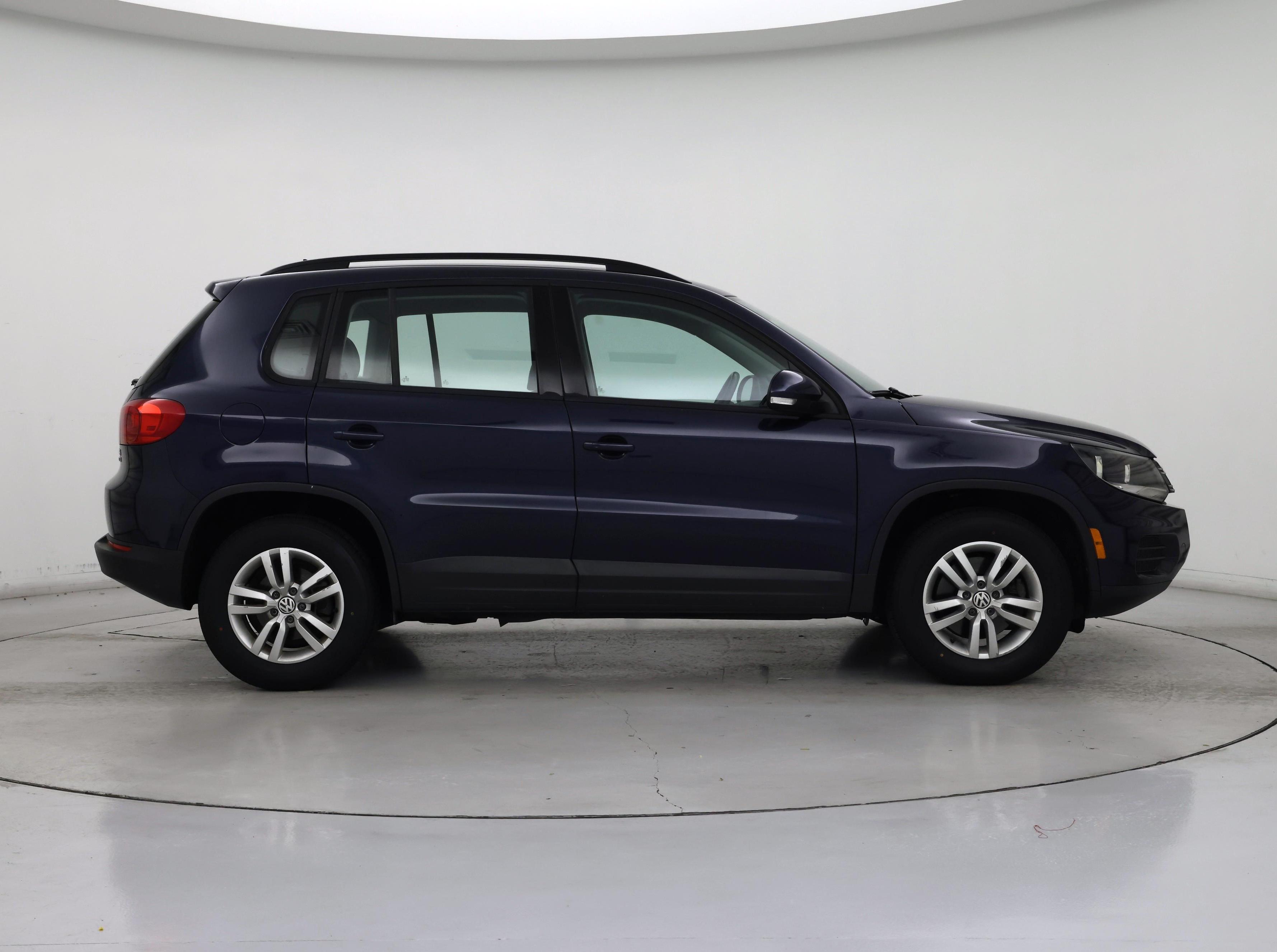 Thumbnail: 2016 Volkswagen Tiguan - 7