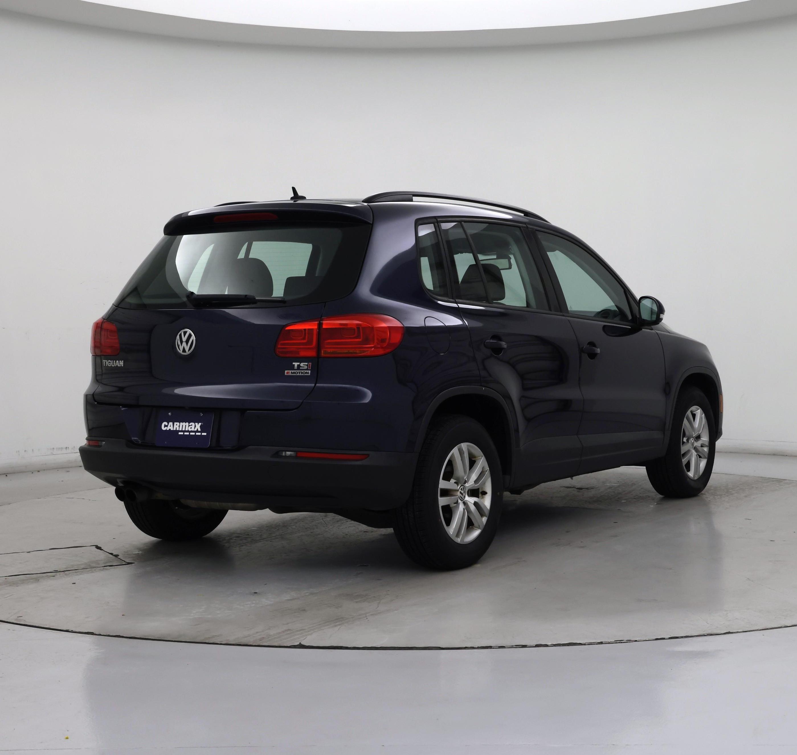 Thumbnail: 2016 Volkswagen Tiguan - 8