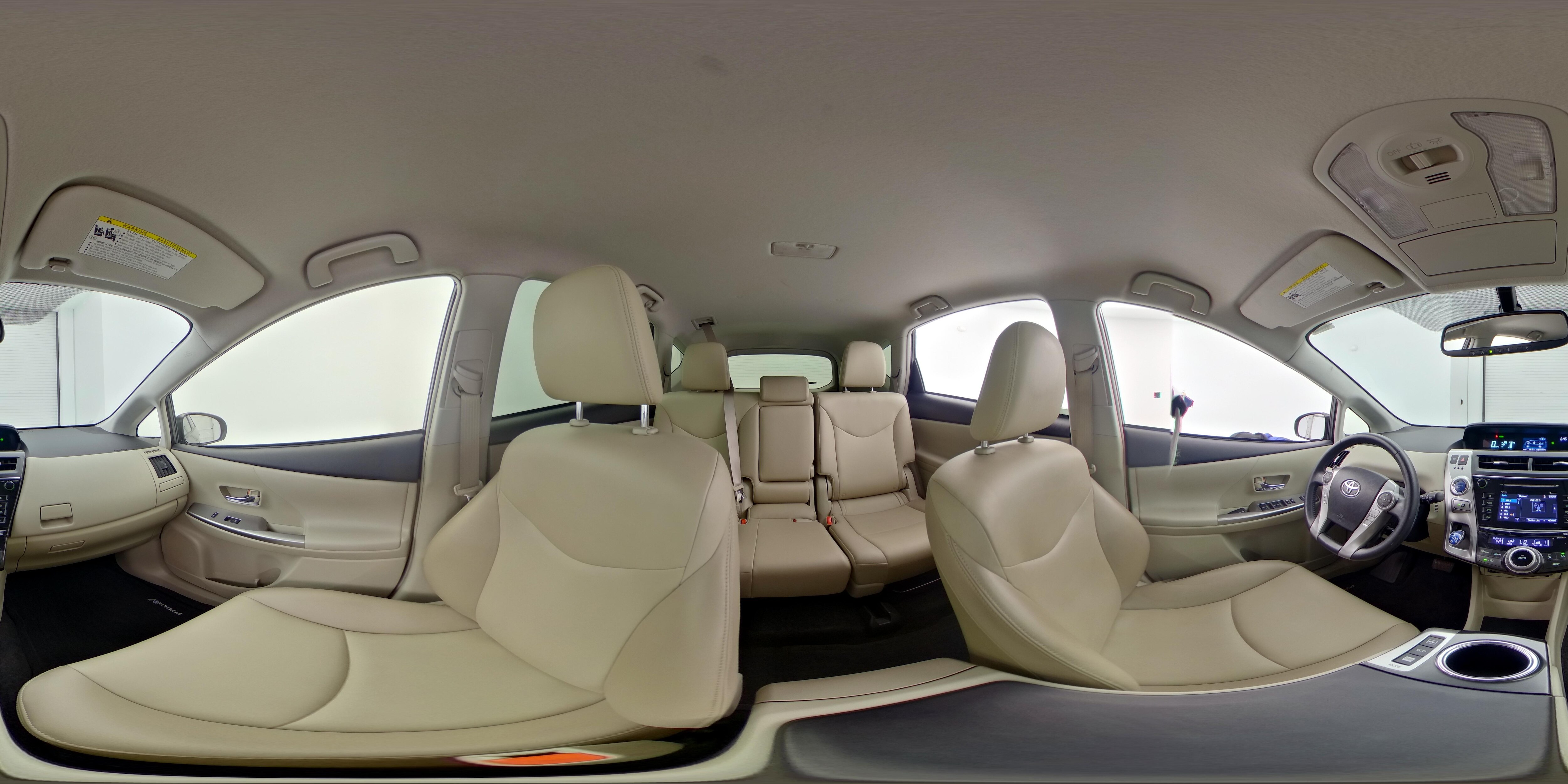 2015 Toyota Prius v Five - Photo 24