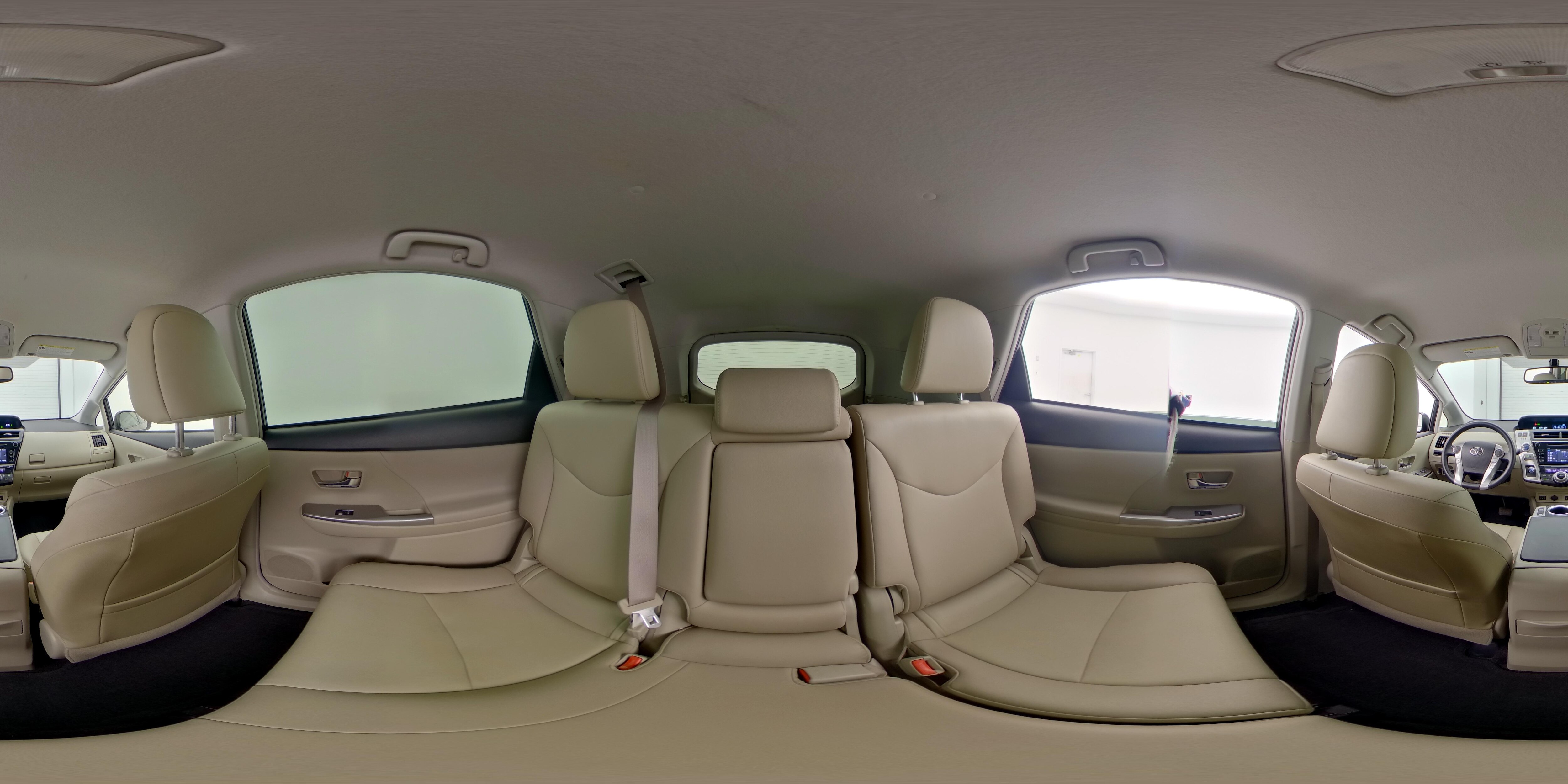 2015 Toyota Prius v Five - Photo 25