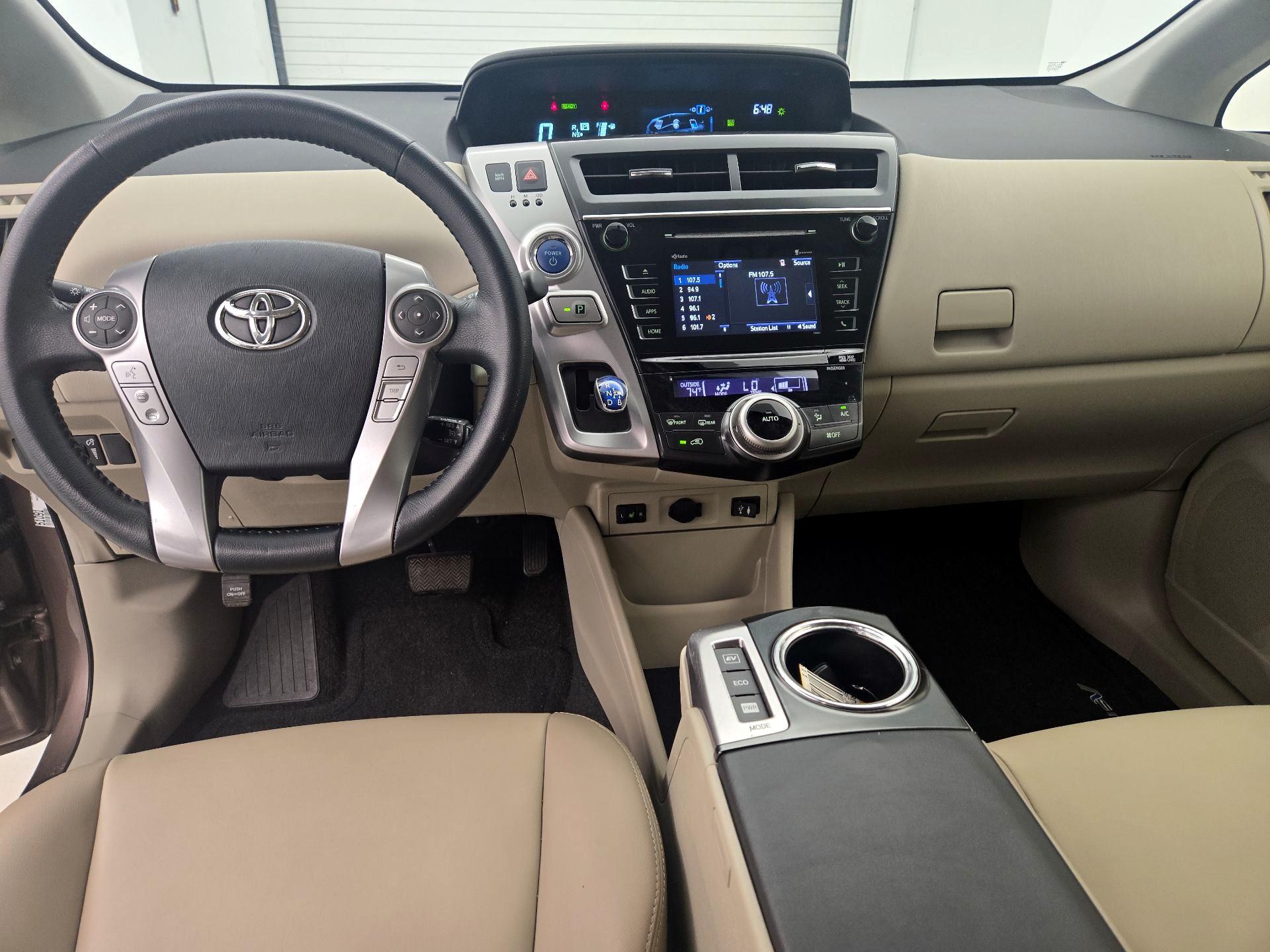 Thumbnail: 2015 Toyota Prius v - 9