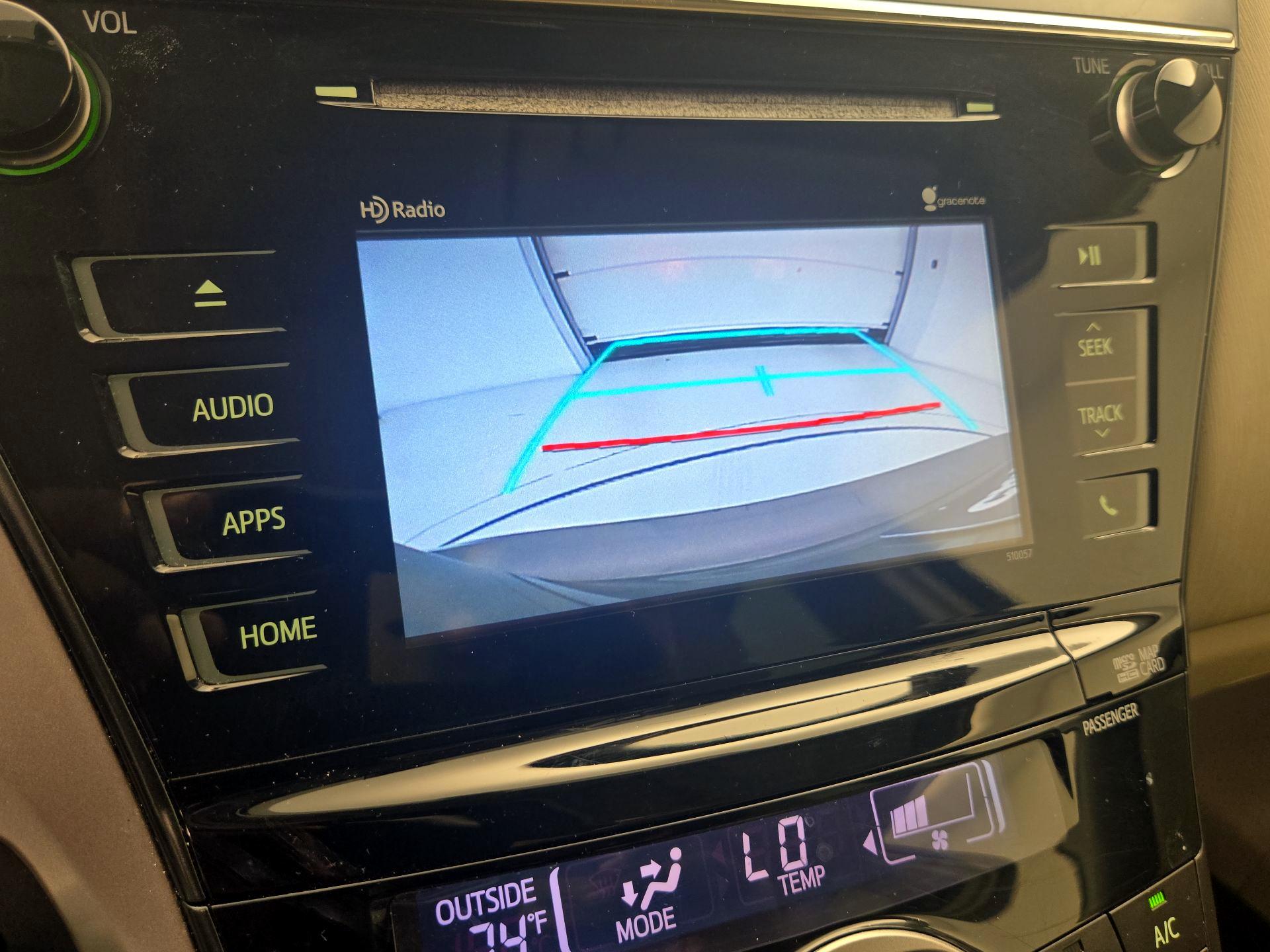 Thumbnail: 2015 Toyota Prius v - 14