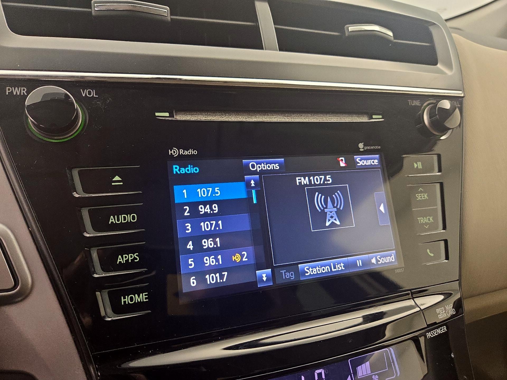 Thumbnail: 2015 Toyota Prius v - 15