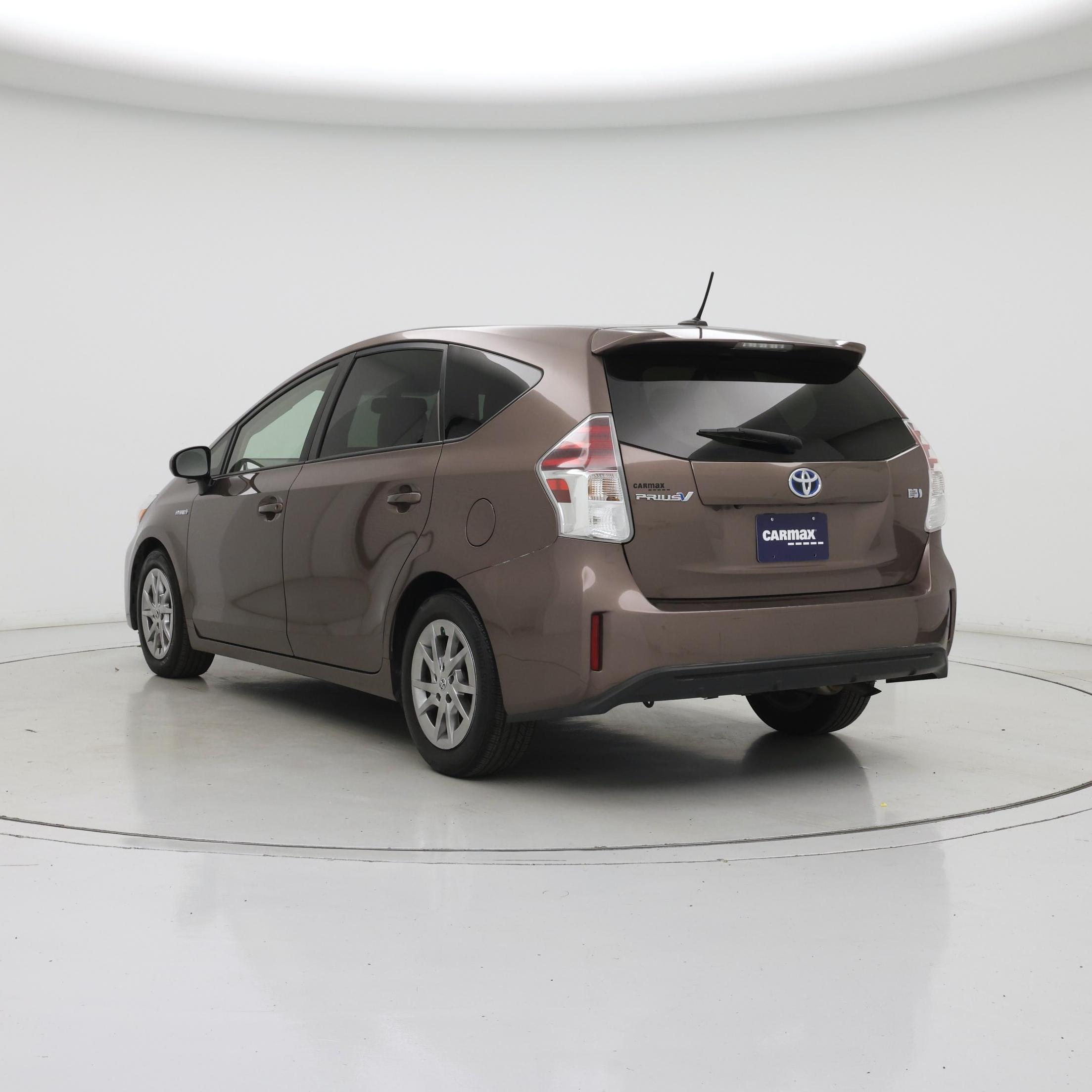Thumbnail: 2015 Toyota Prius v - 2