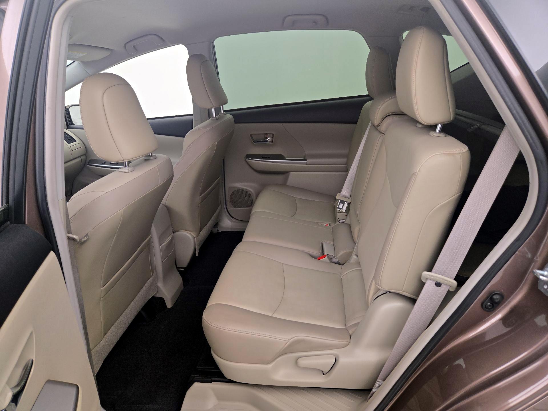 Thumbnail: 2015 Toyota Prius v - 19