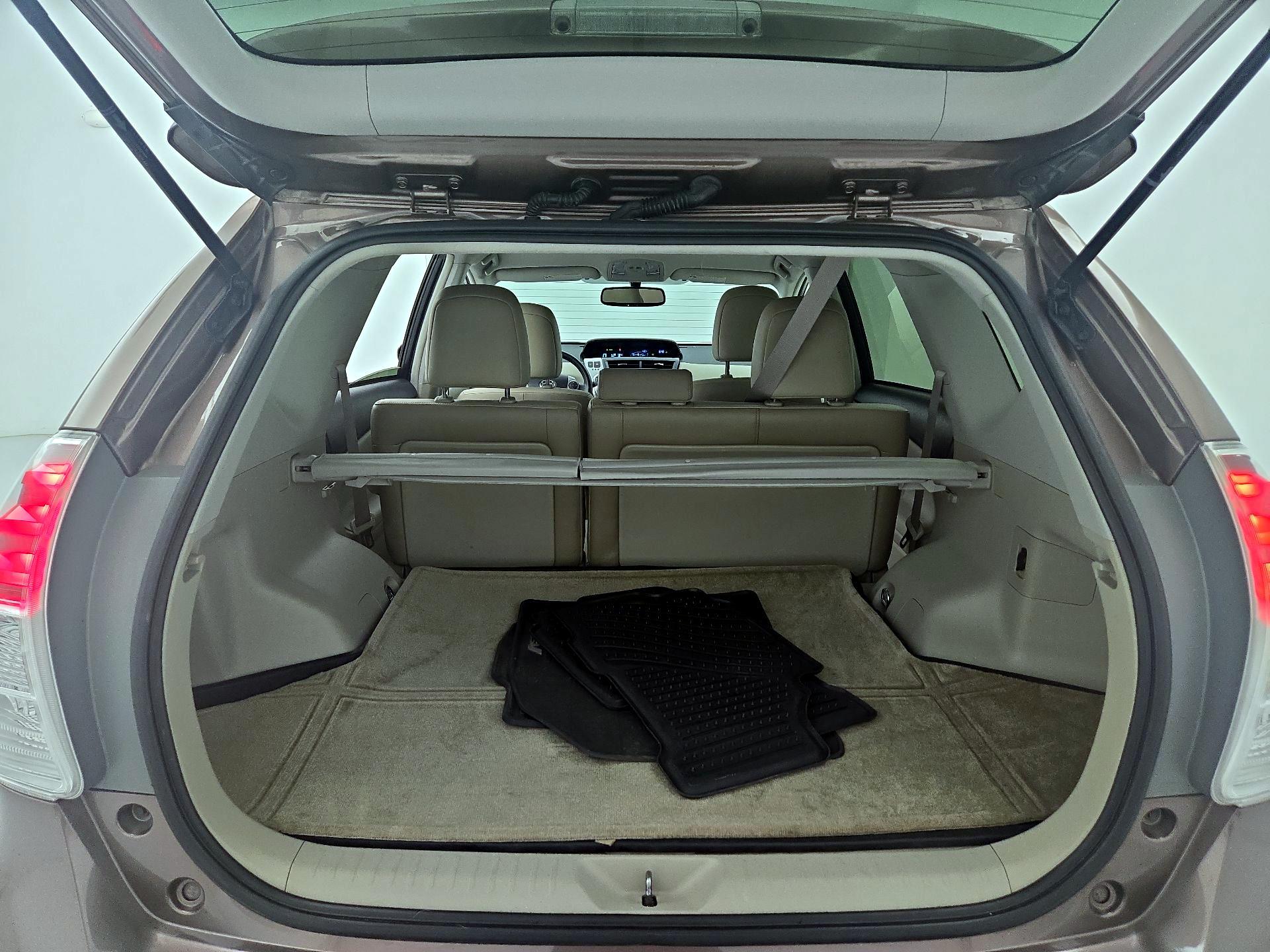 Thumbnail: 2015 Toyota Prius v - 20