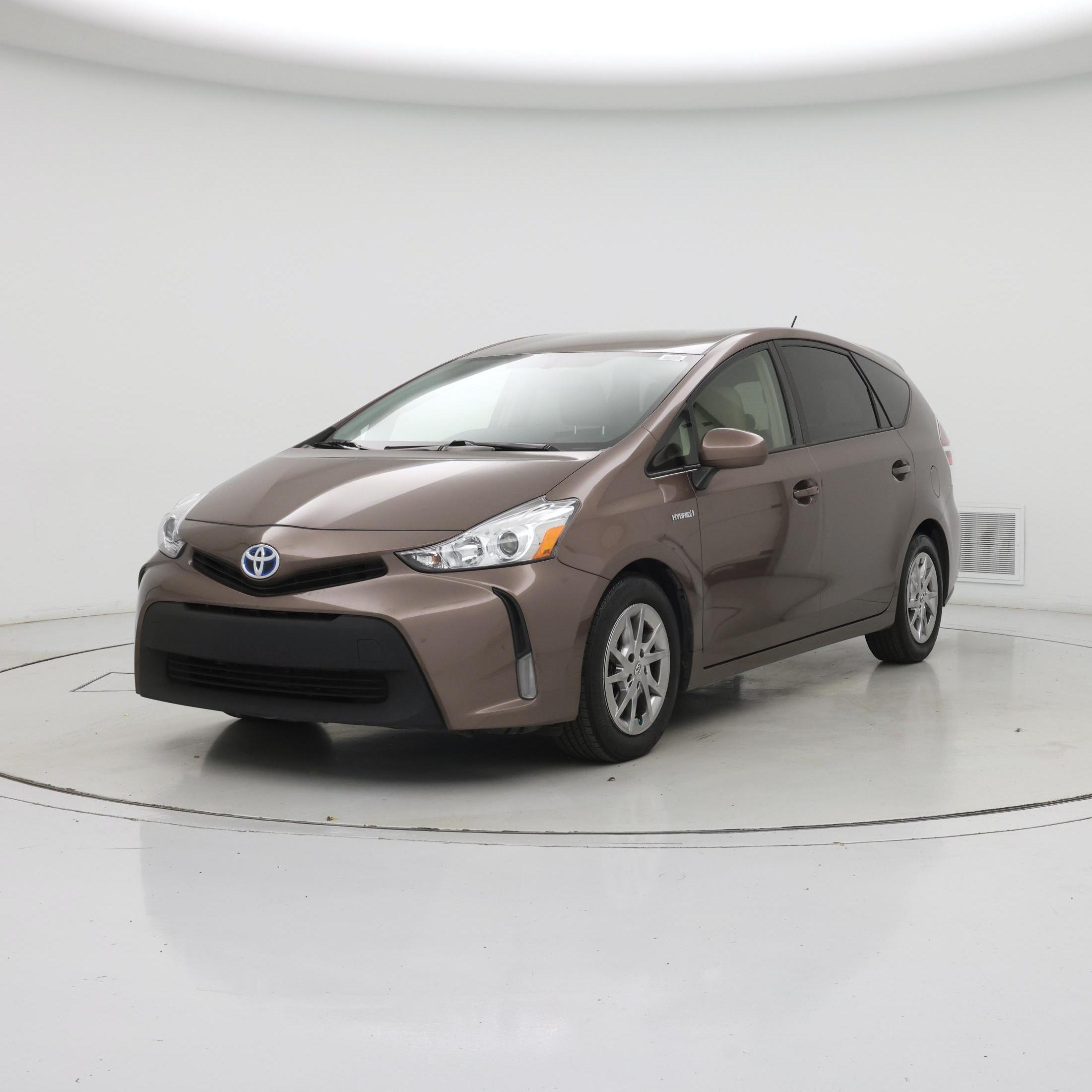 Thumbnail: 2015 Toyota Prius v - 4