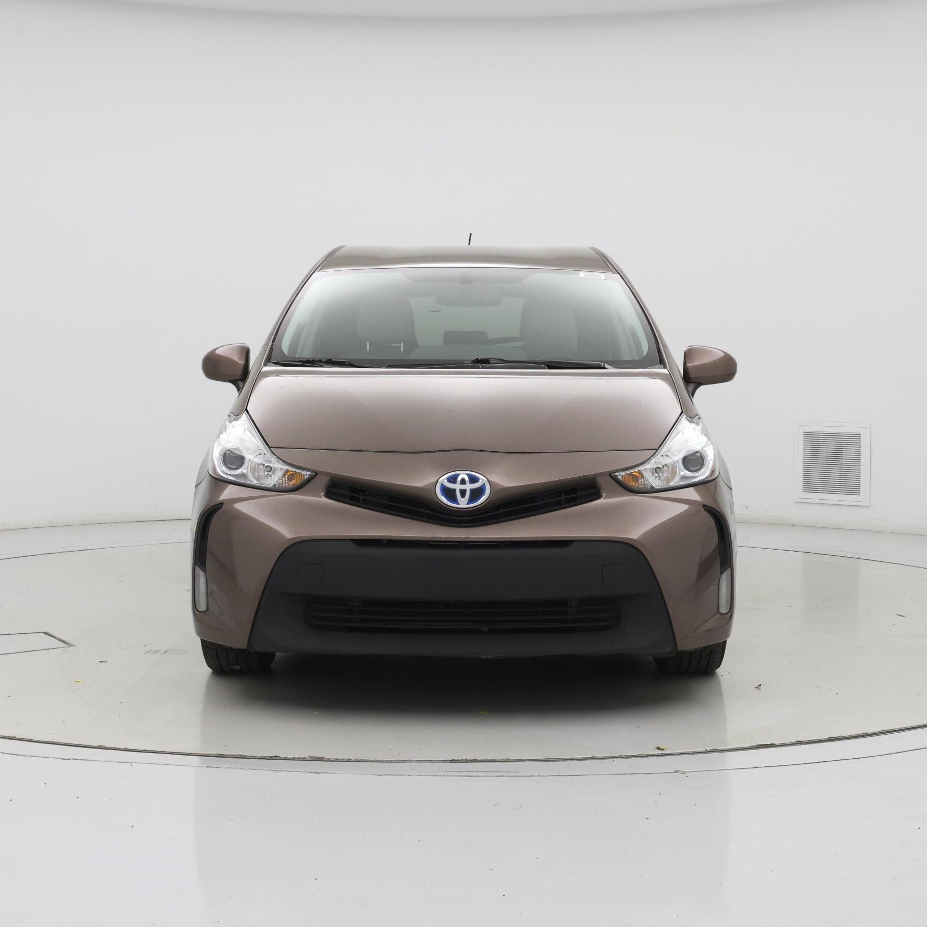 Thumbnail: 2015 Toyota Prius v - 5