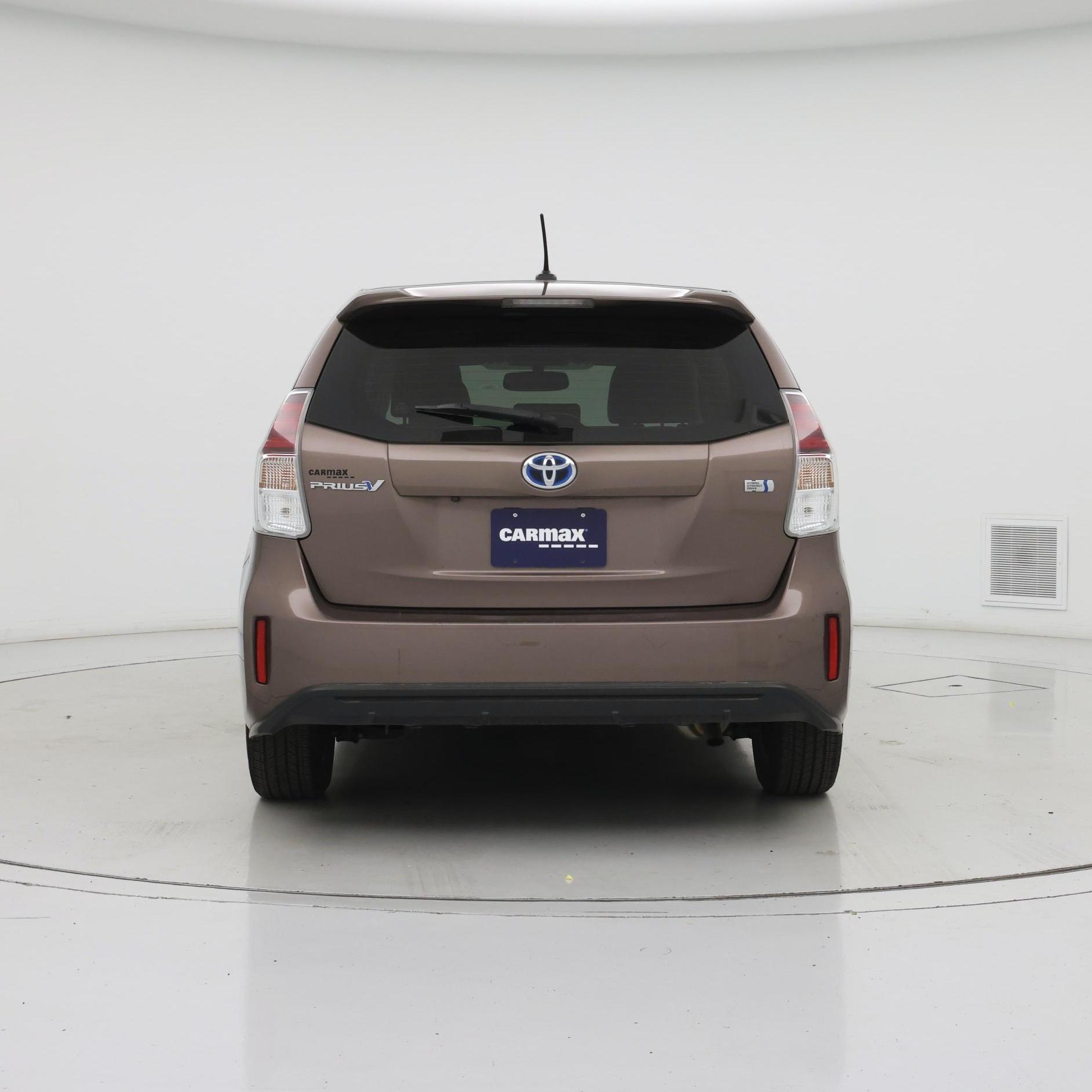 Thumbnail: 2015 Toyota Prius v - 6