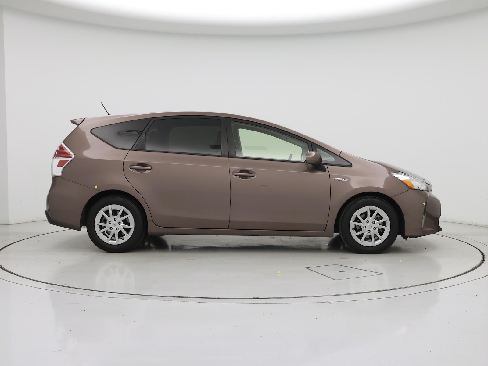 2015 Toyota Prius v Five - Photo 8