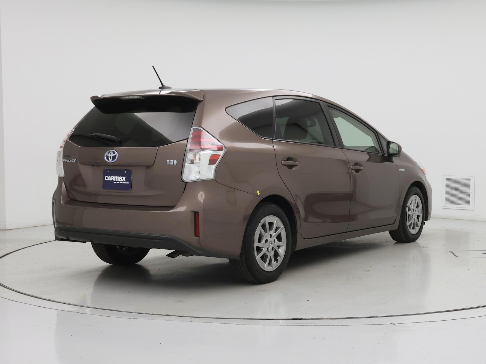 2015 Toyota Prius v Five - Photo 9