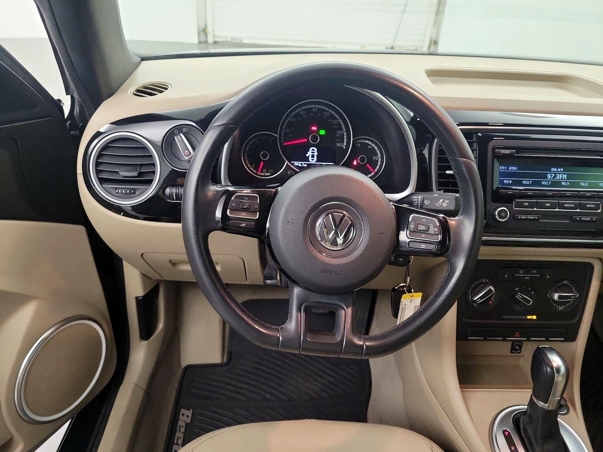 Thumbnail: 2014 Volkswagen Beetle - 10