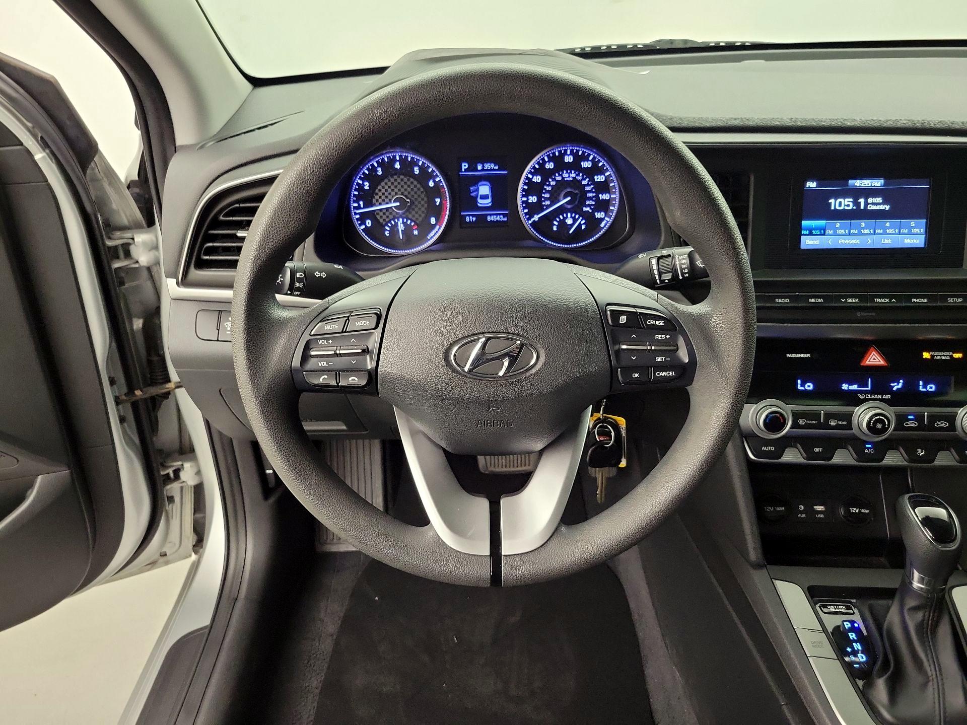 Thumbnail: 2020 Hyundai Elantra - 10
