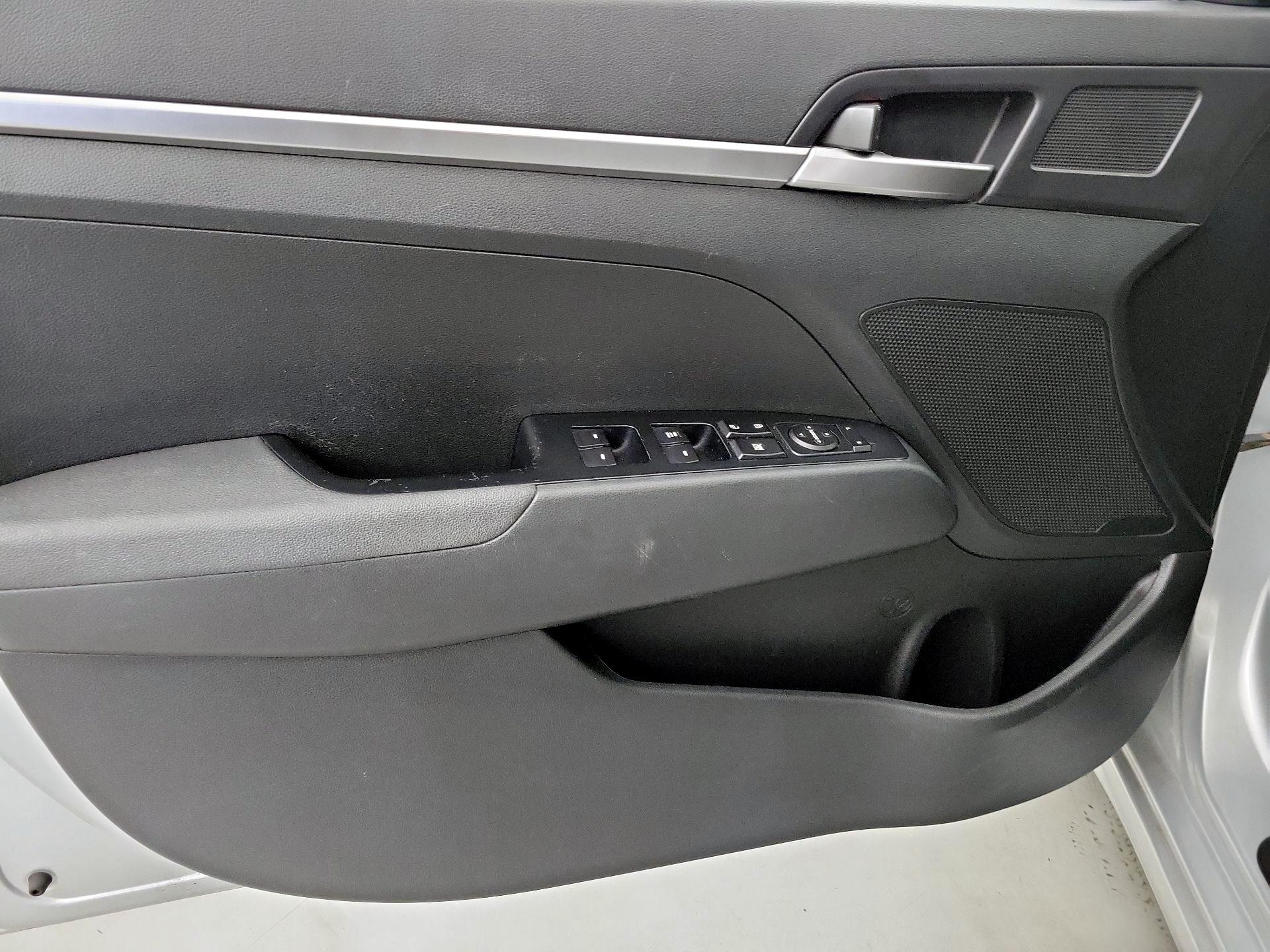 Thumbnail: 2020 Hyundai Elantra - 12