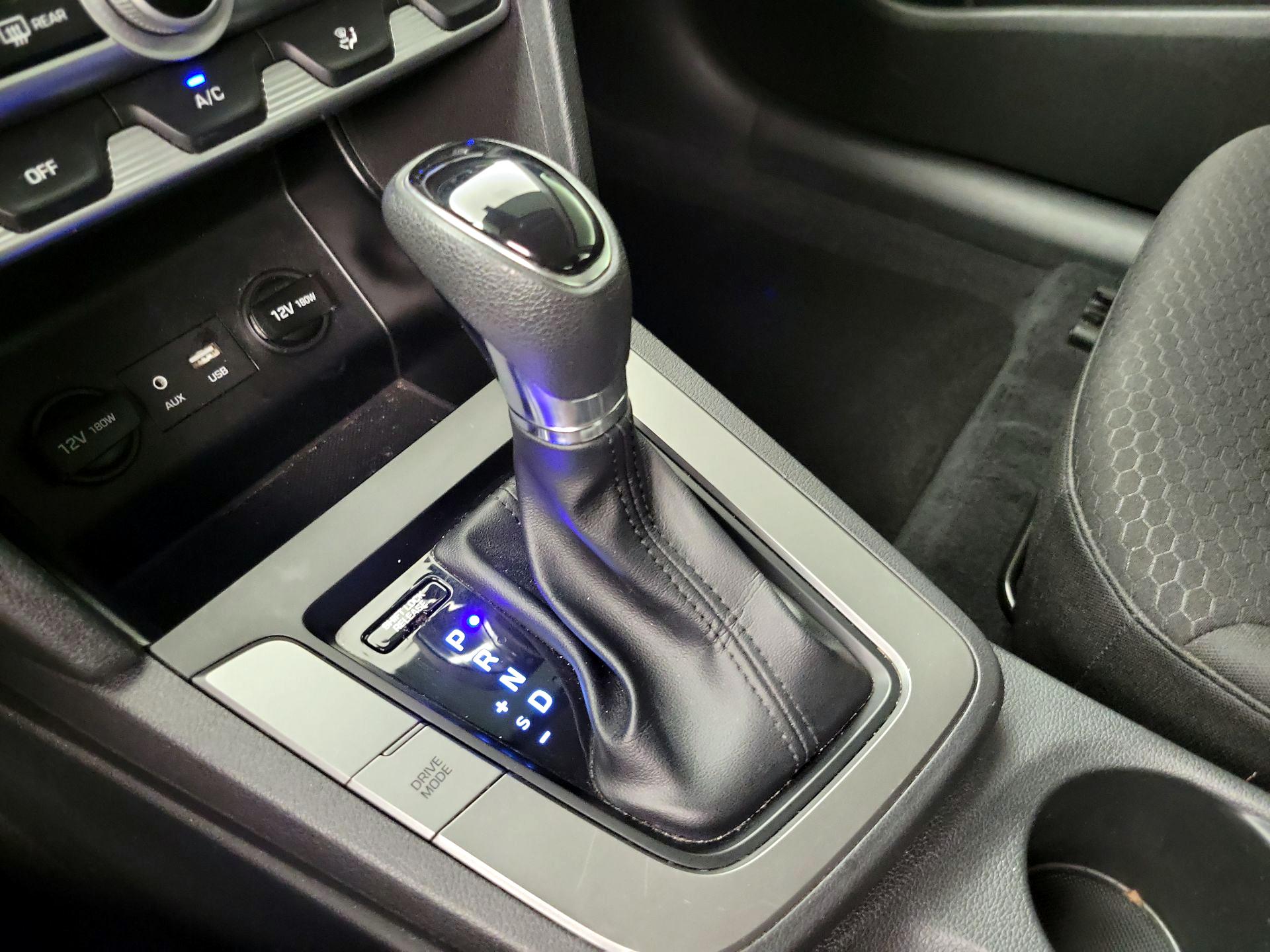 Thumbnail: 2020 Hyundai Elantra - 17