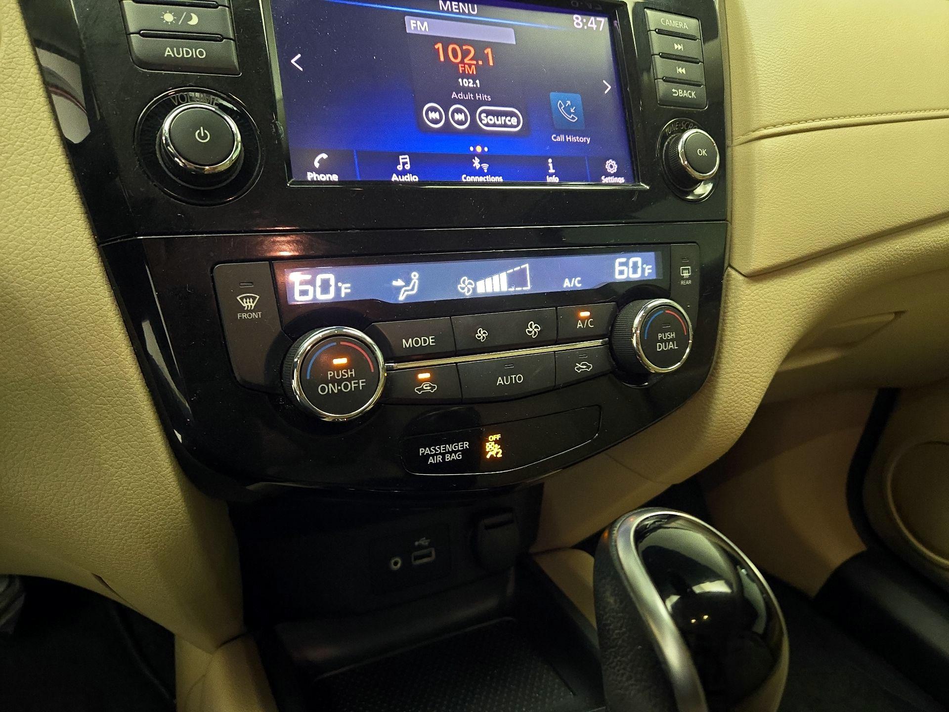 Thumbnail: 2019 Nissan Rogue - 16