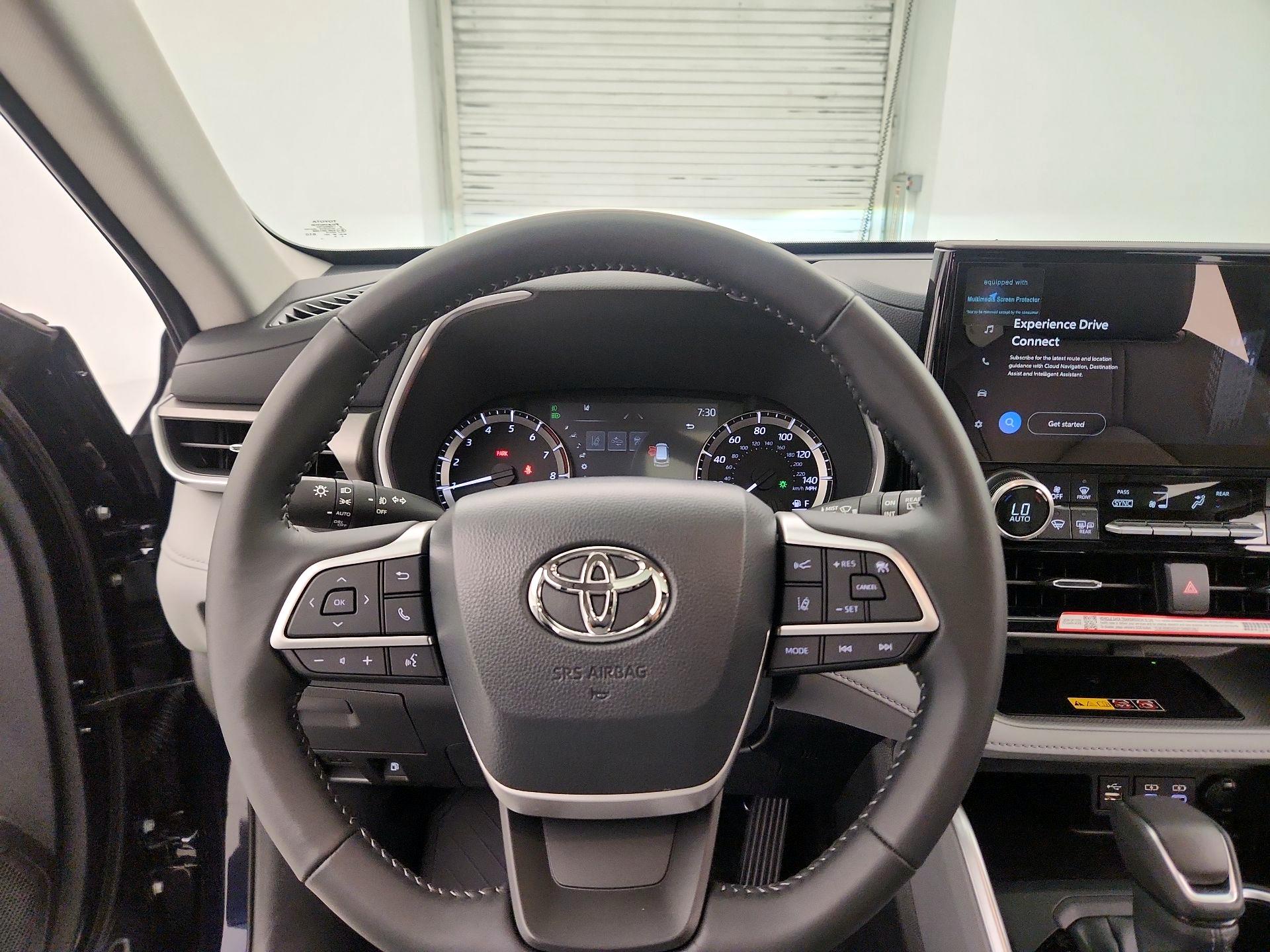Thumbnail: 2026 Toyota Highlander - 10
