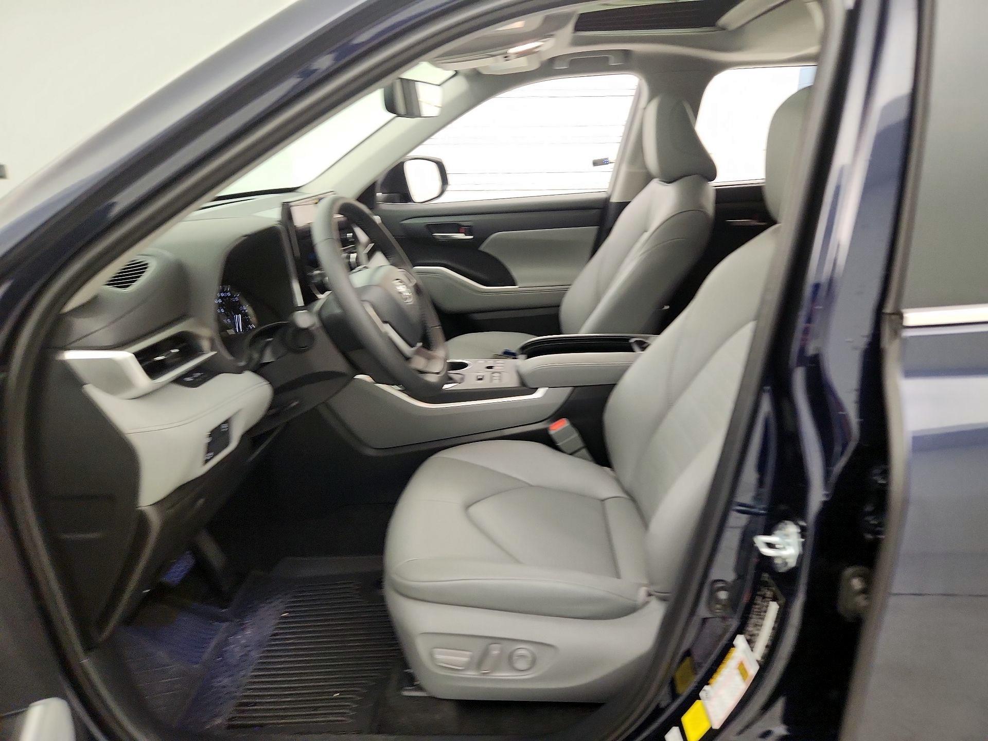 Thumbnail: 2026 Toyota Highlander - 11