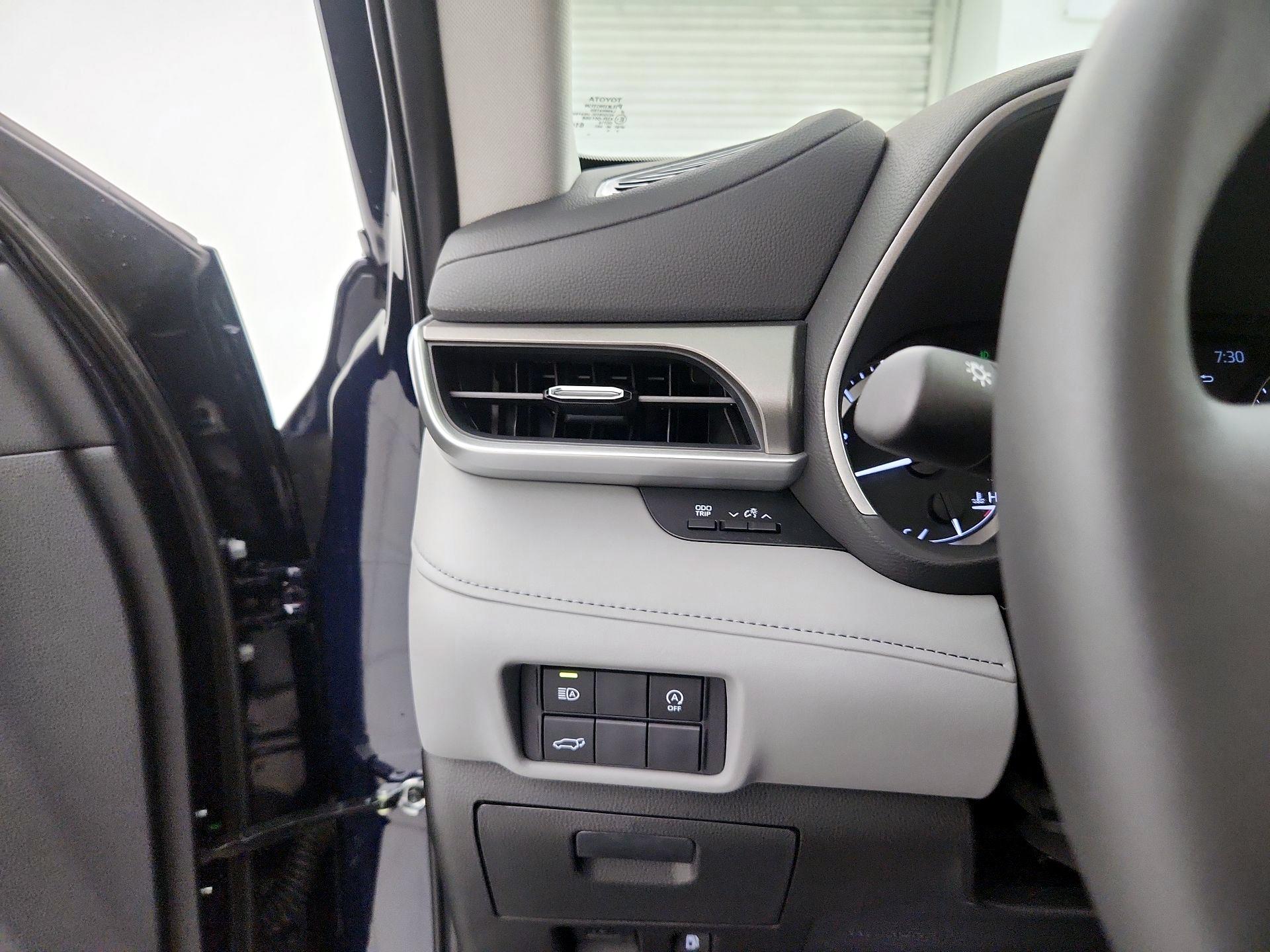 Thumbnail: 2026 Toyota Highlander - 13