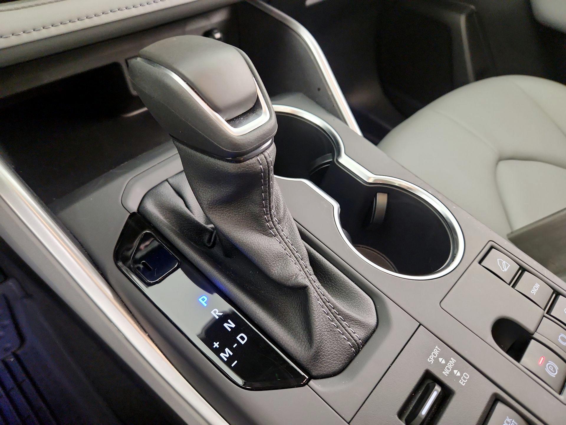 Thumbnail: 2026 Toyota Highlander - 18