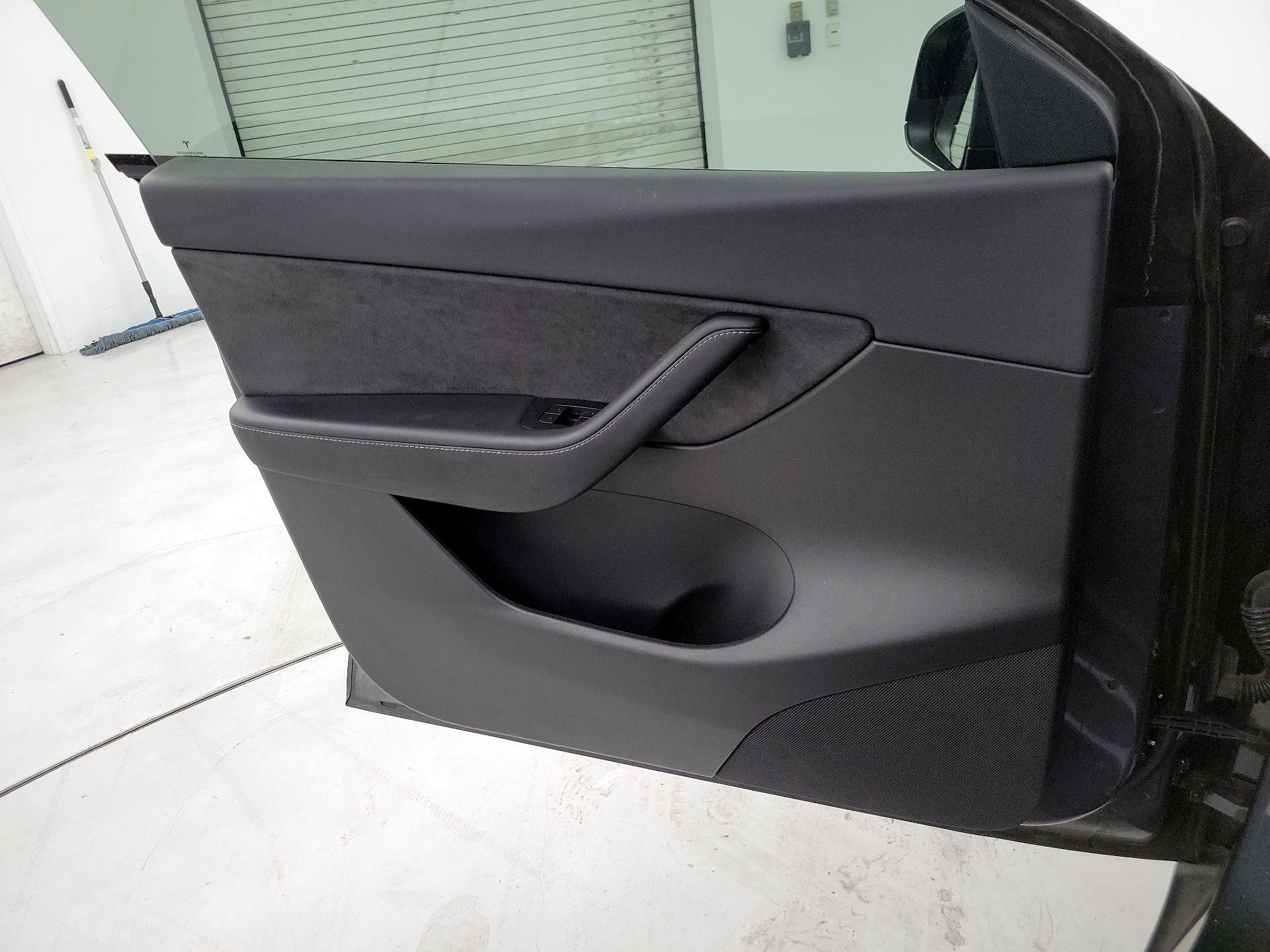 Thumbnail: 2022 Tesla Model Y - 12
