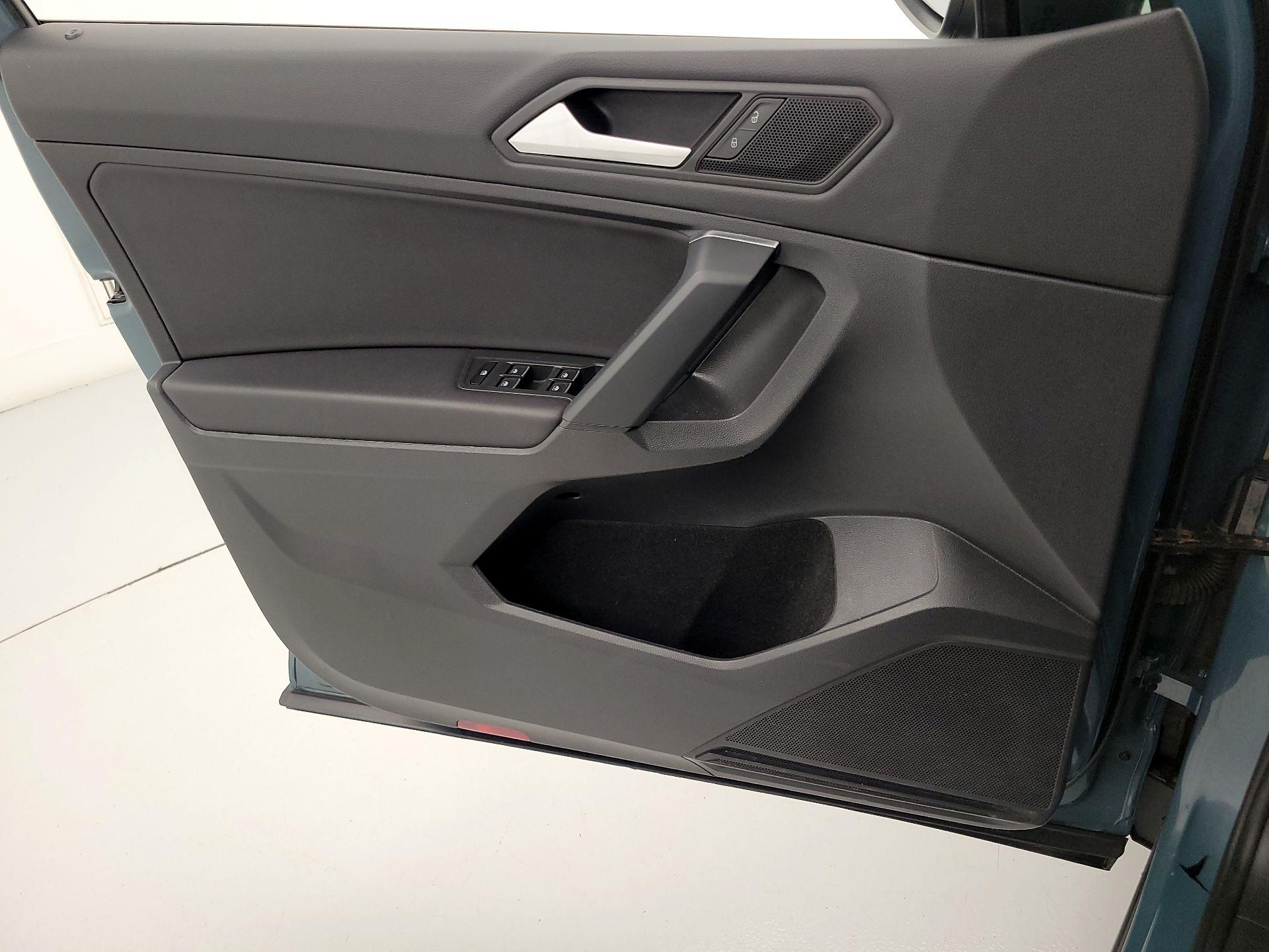 Thumbnail: 2019 Volkswagen Tiguan - 12