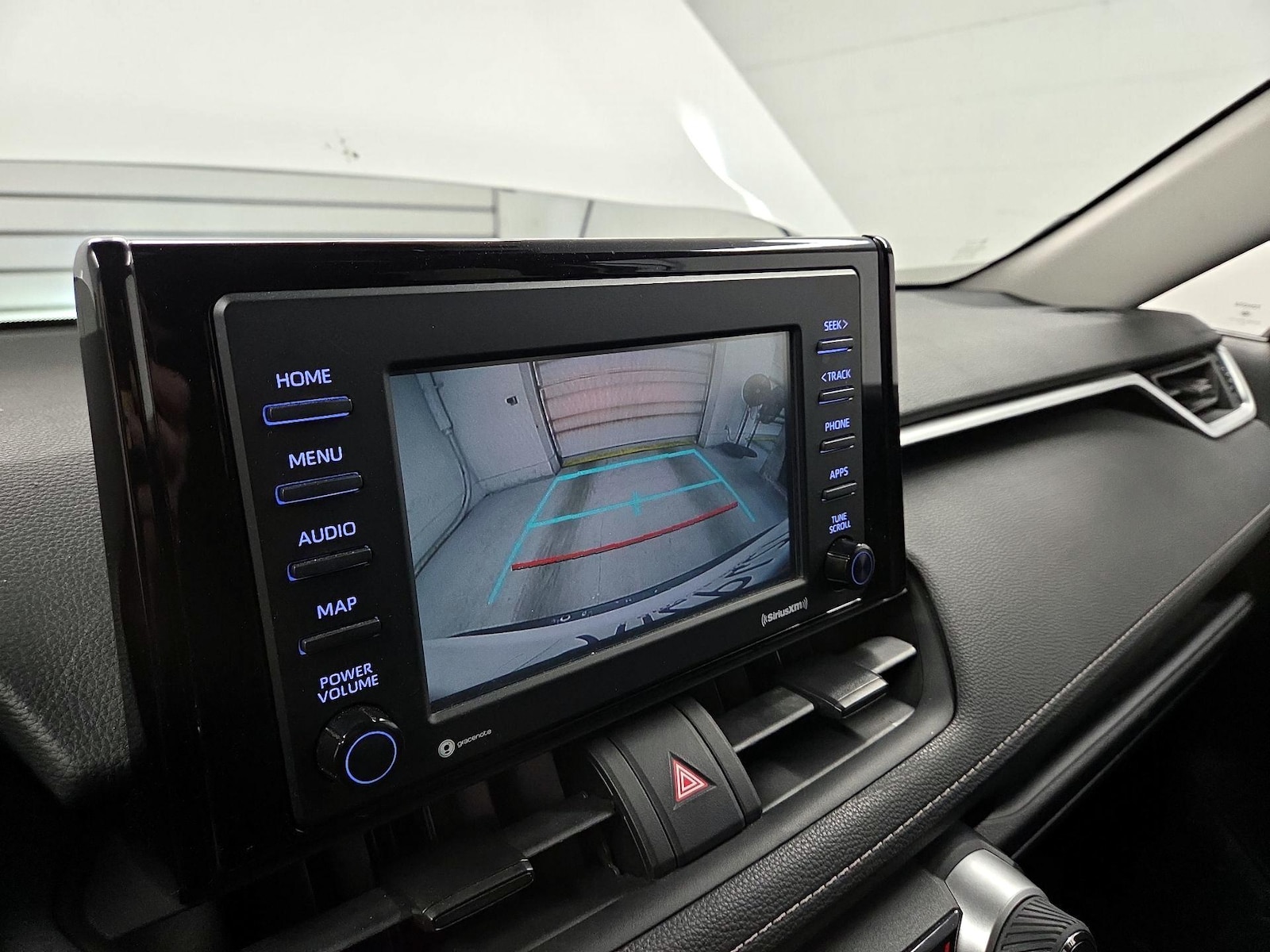 2020 Toyota RAV4 XLE - Photo 13