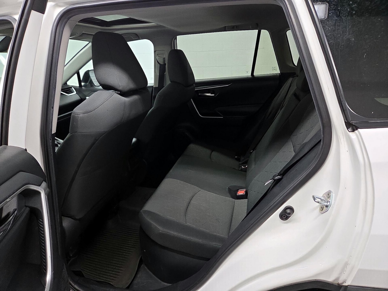 2020 Toyota RAV4 XLE - Photo 19