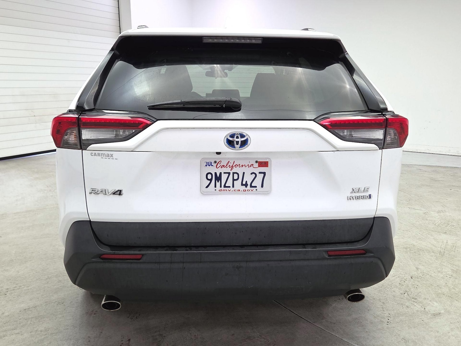 2020 Toyota RAV4 XLE - Photo 6