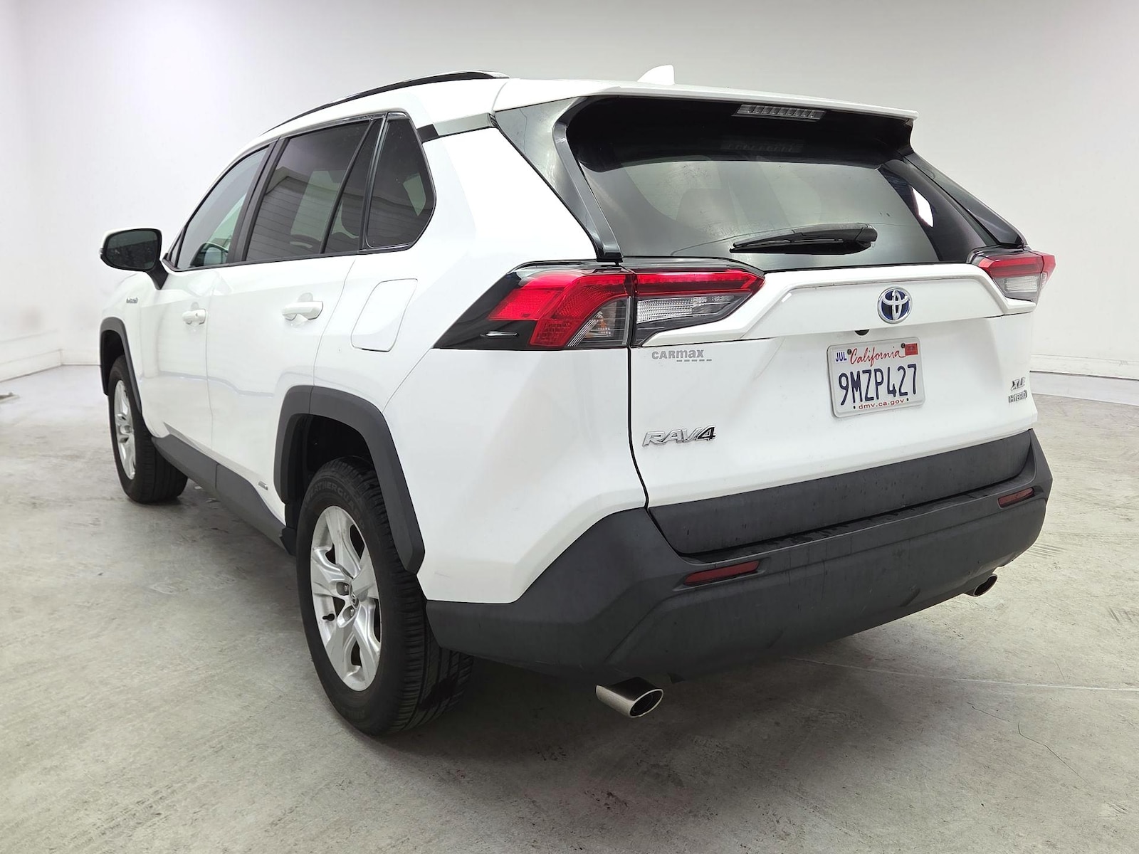 2020 Toyota RAV4 XLE - Photo 7