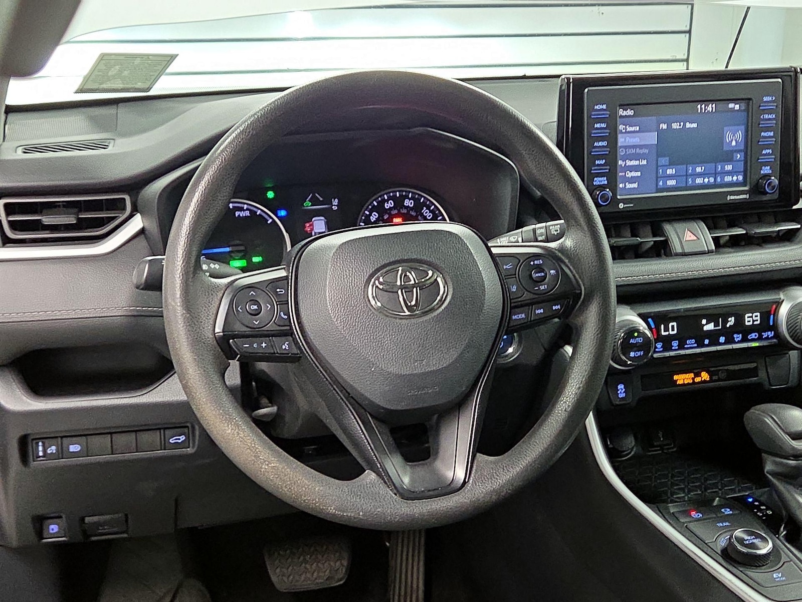 2020 Toyota RAV4 XLE - Photo 9