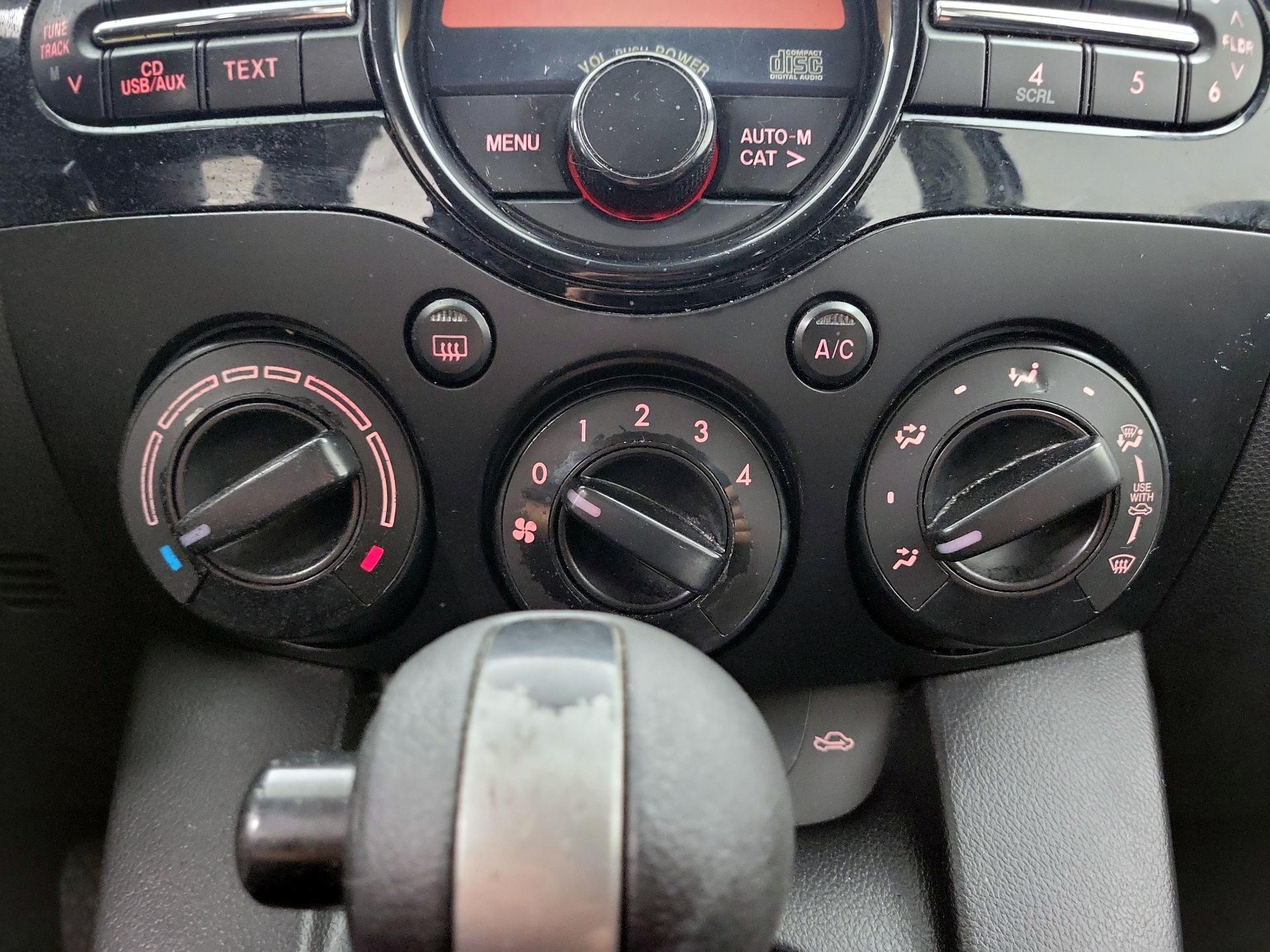 Thumbnail: 2014 Mazda Mazda2 - 15