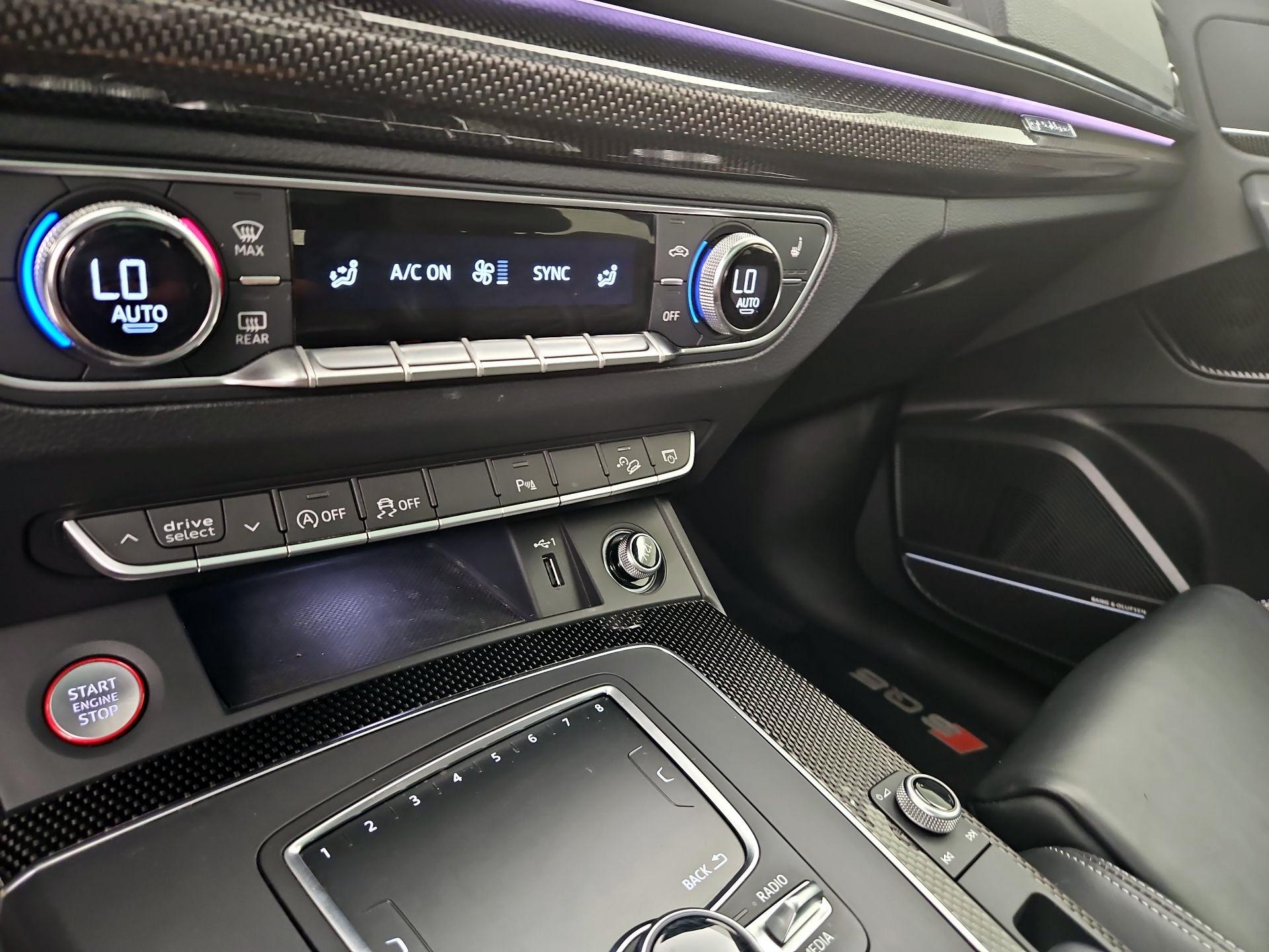 Thumbnail: 2018 Audi SQ5 - 16