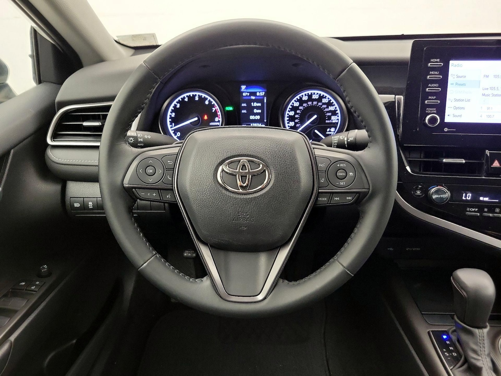 2023 Toyota Camry SE - Photo 11