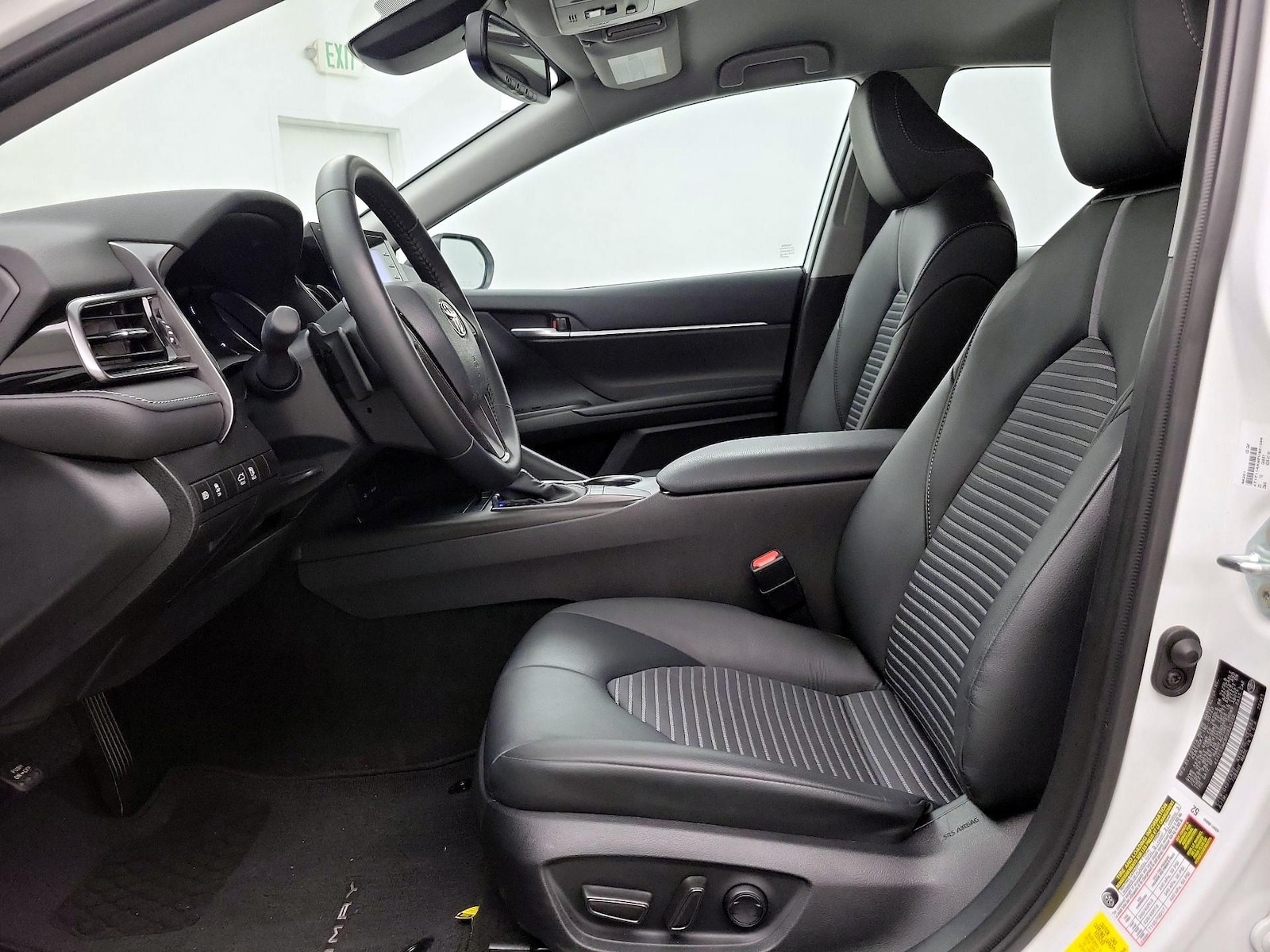 2023 Toyota Camry SE - Photo 12