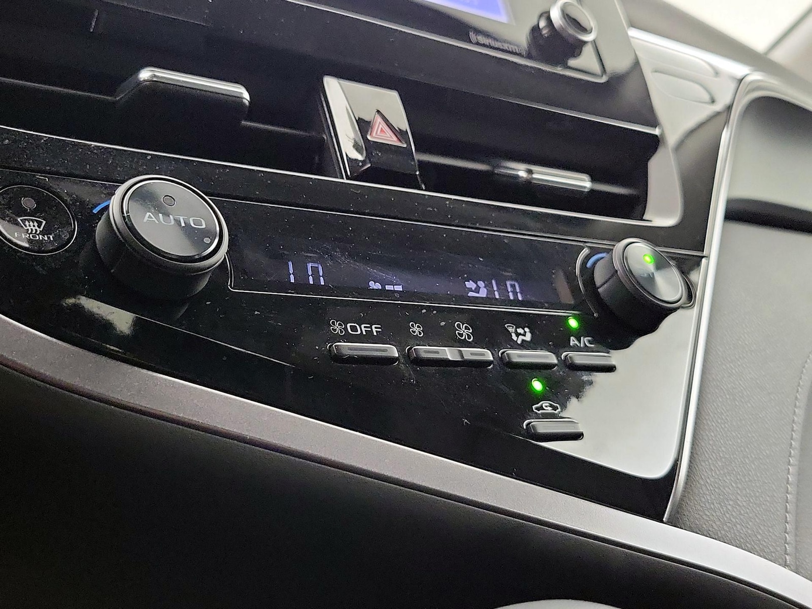 2023 Toyota Camry SE - Photo 17