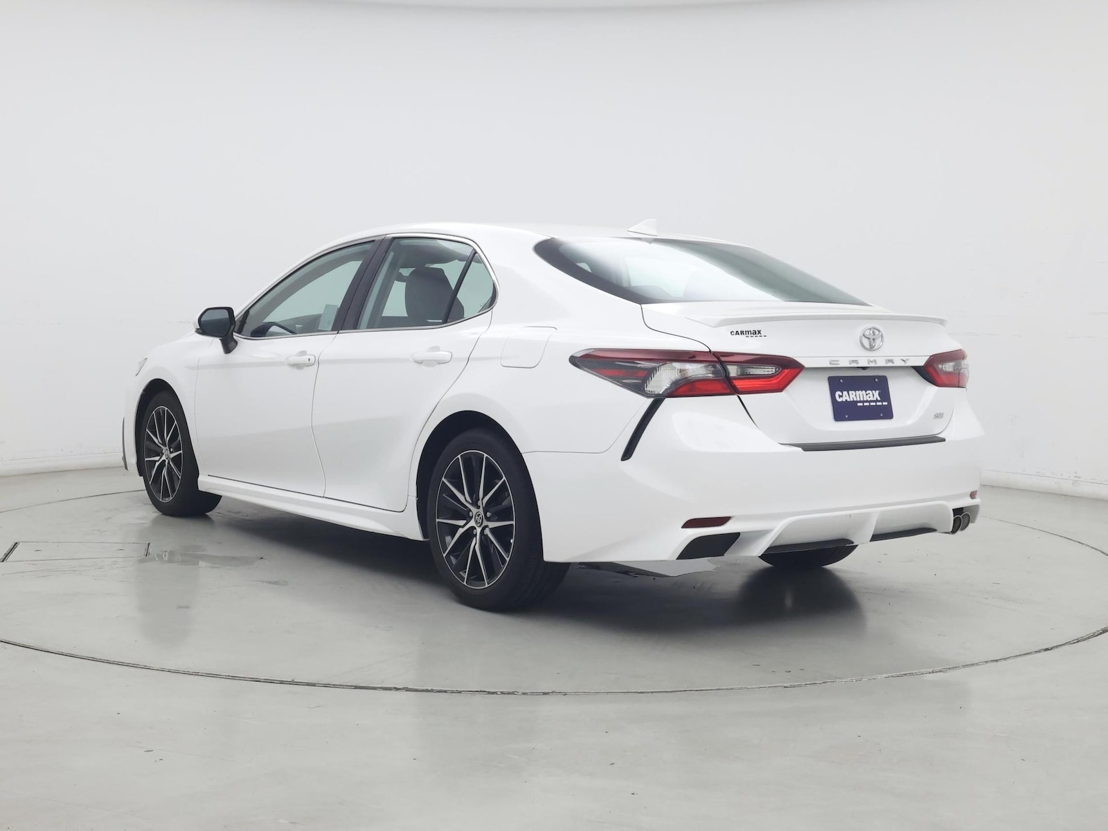 2023 Toyota Camry SE - Photo 3