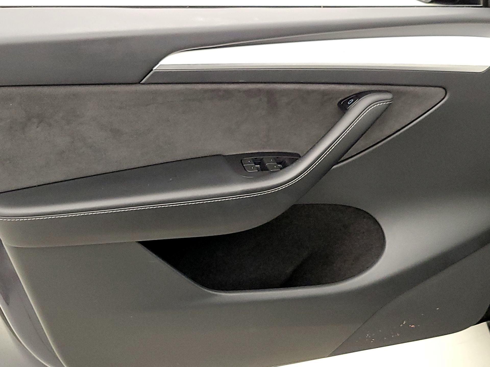 Thumbnail: 2023 Tesla Model Y - 12