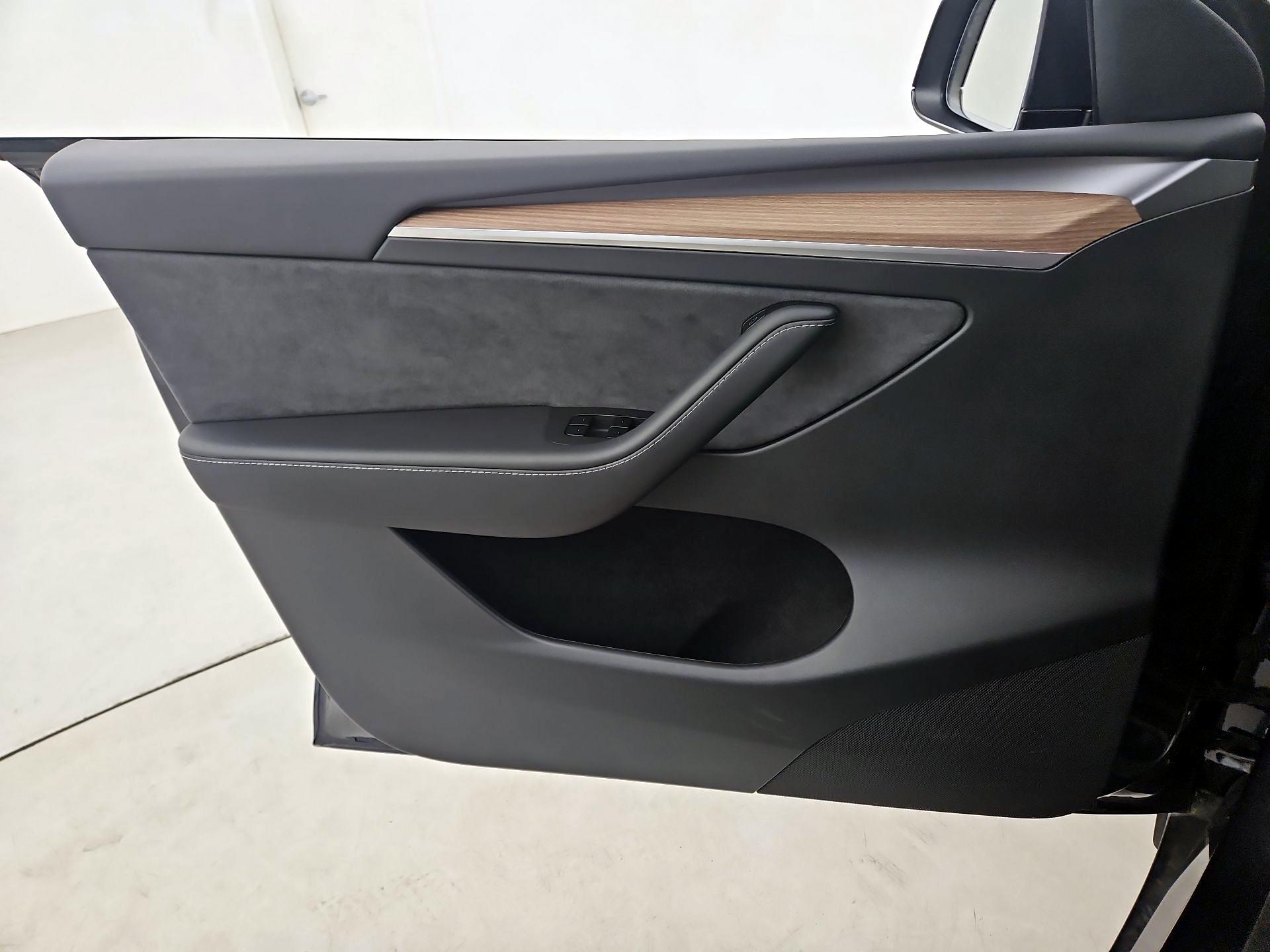 Thumbnail: 2025 Tesla Model Y - 12