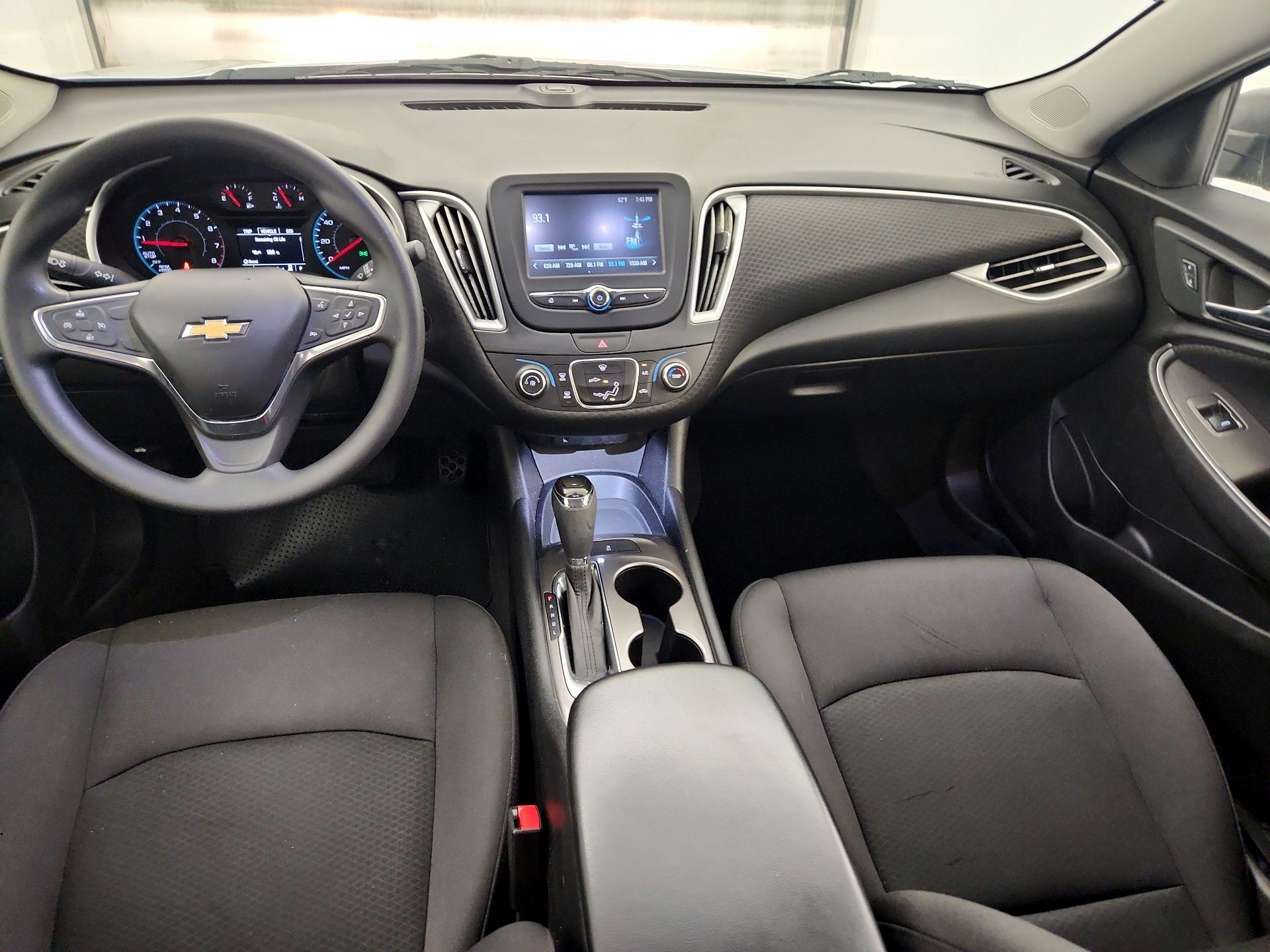 Thumbnail: 2017 Chevrolet Malibu - 9