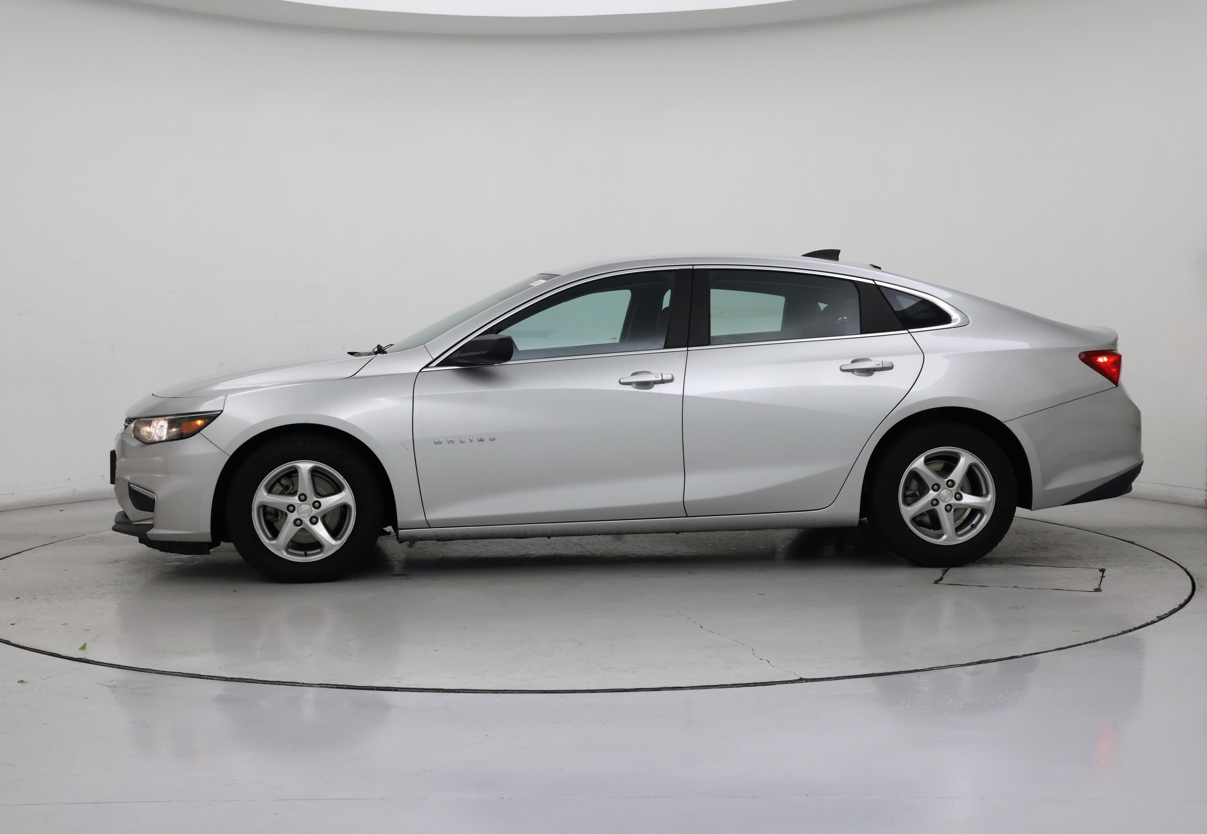 Thumbnail: 2017 Chevrolet Malibu - 3