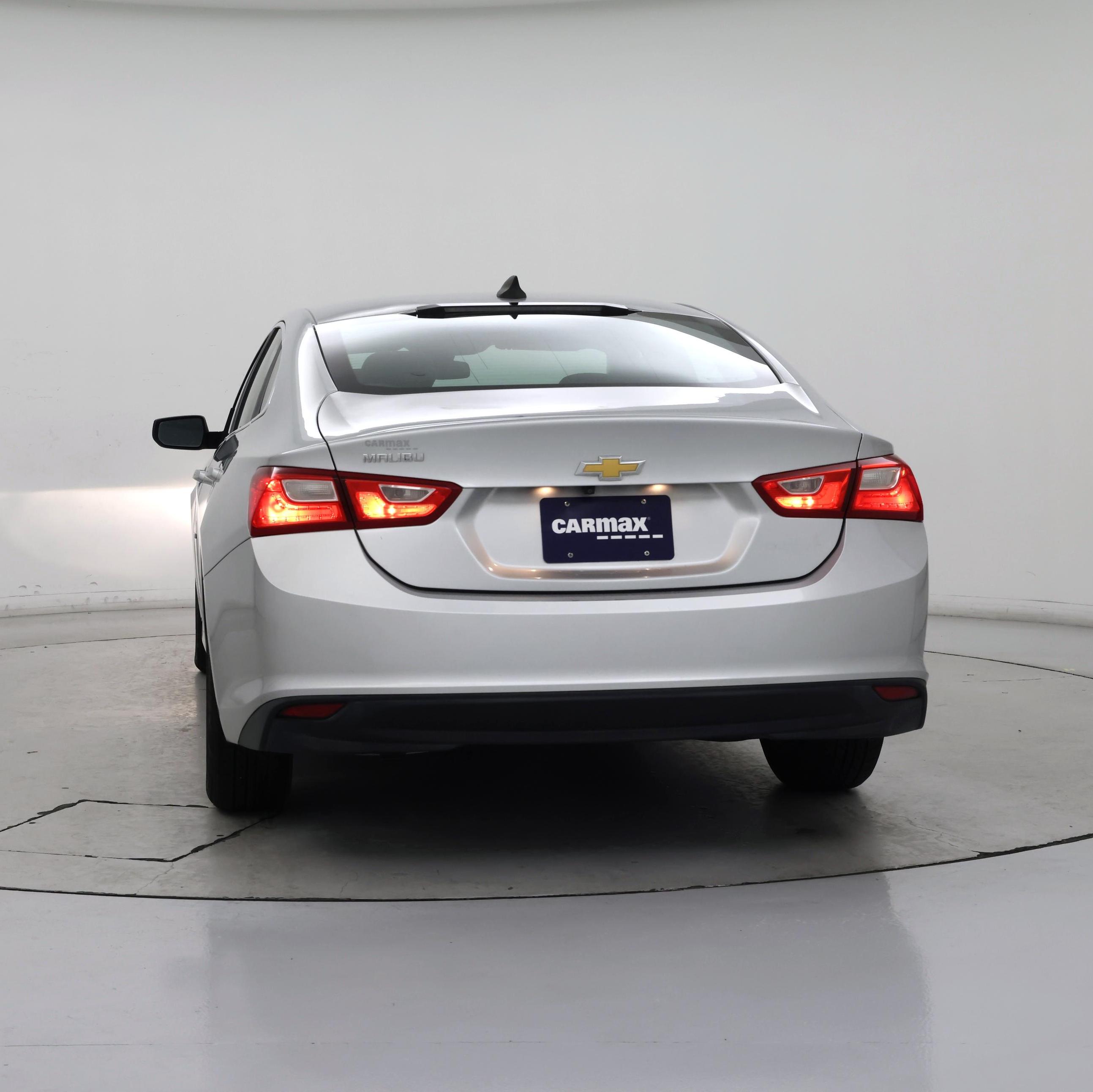Thumbnail: 2017 Chevrolet Malibu - 6