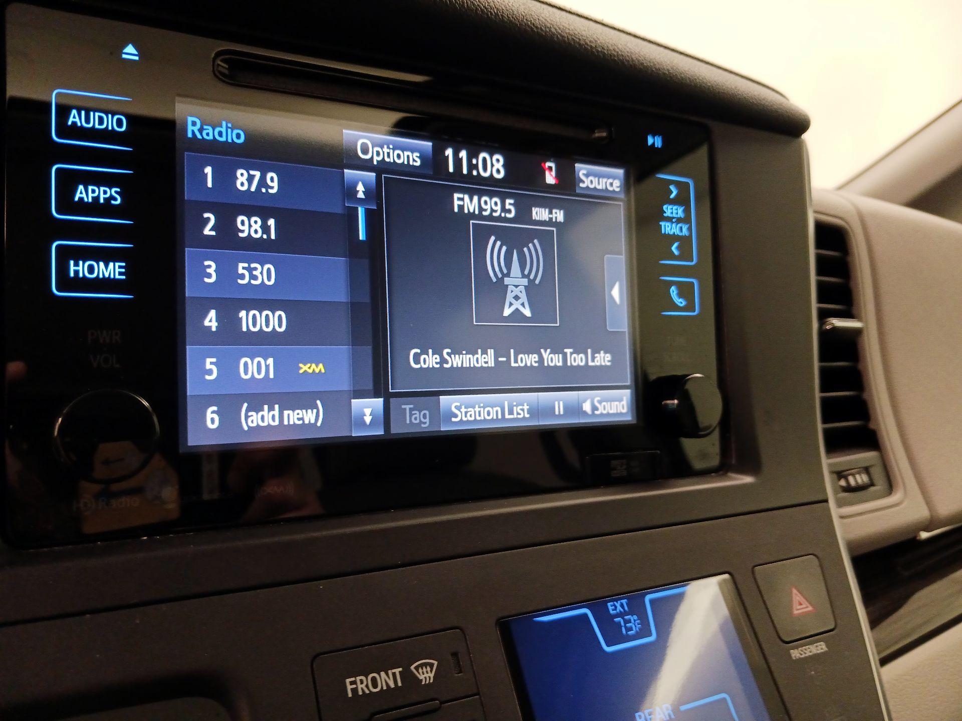 Thumbnail: 2016 Toyota Sienna - 16