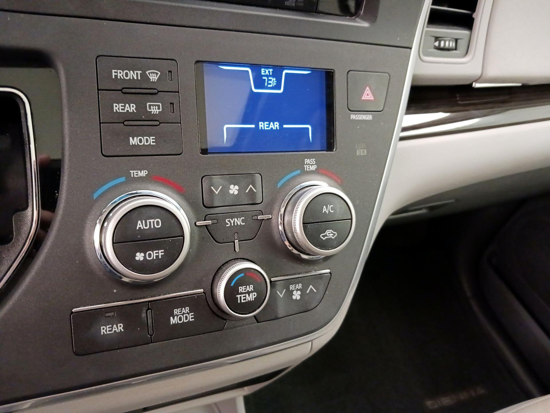 Thumbnail: 2016 Toyota Sienna - 17