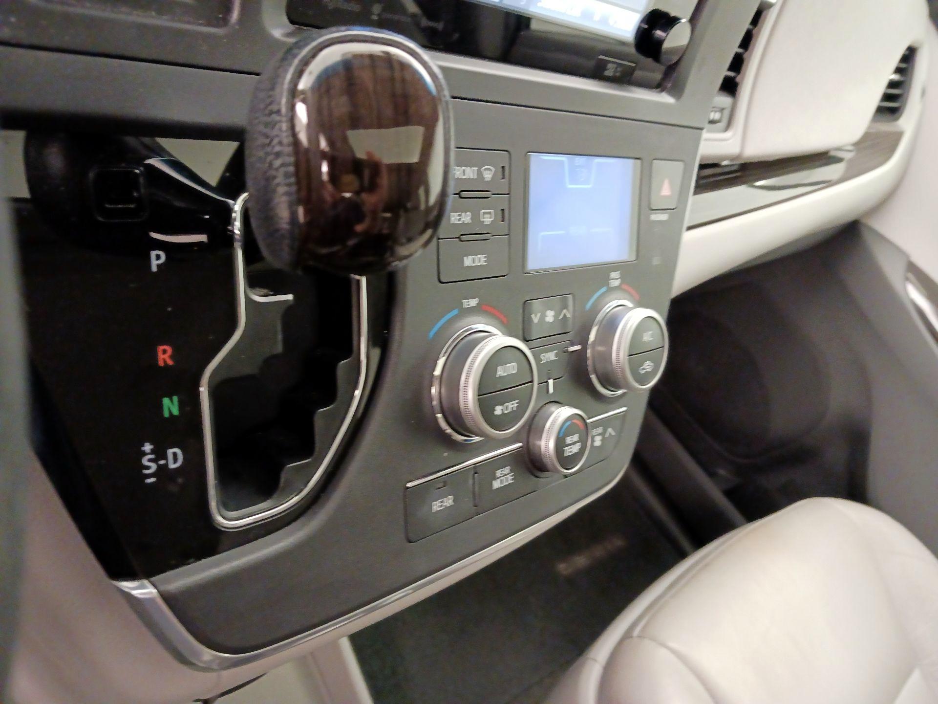 Thumbnail: 2016 Toyota Sienna - 18