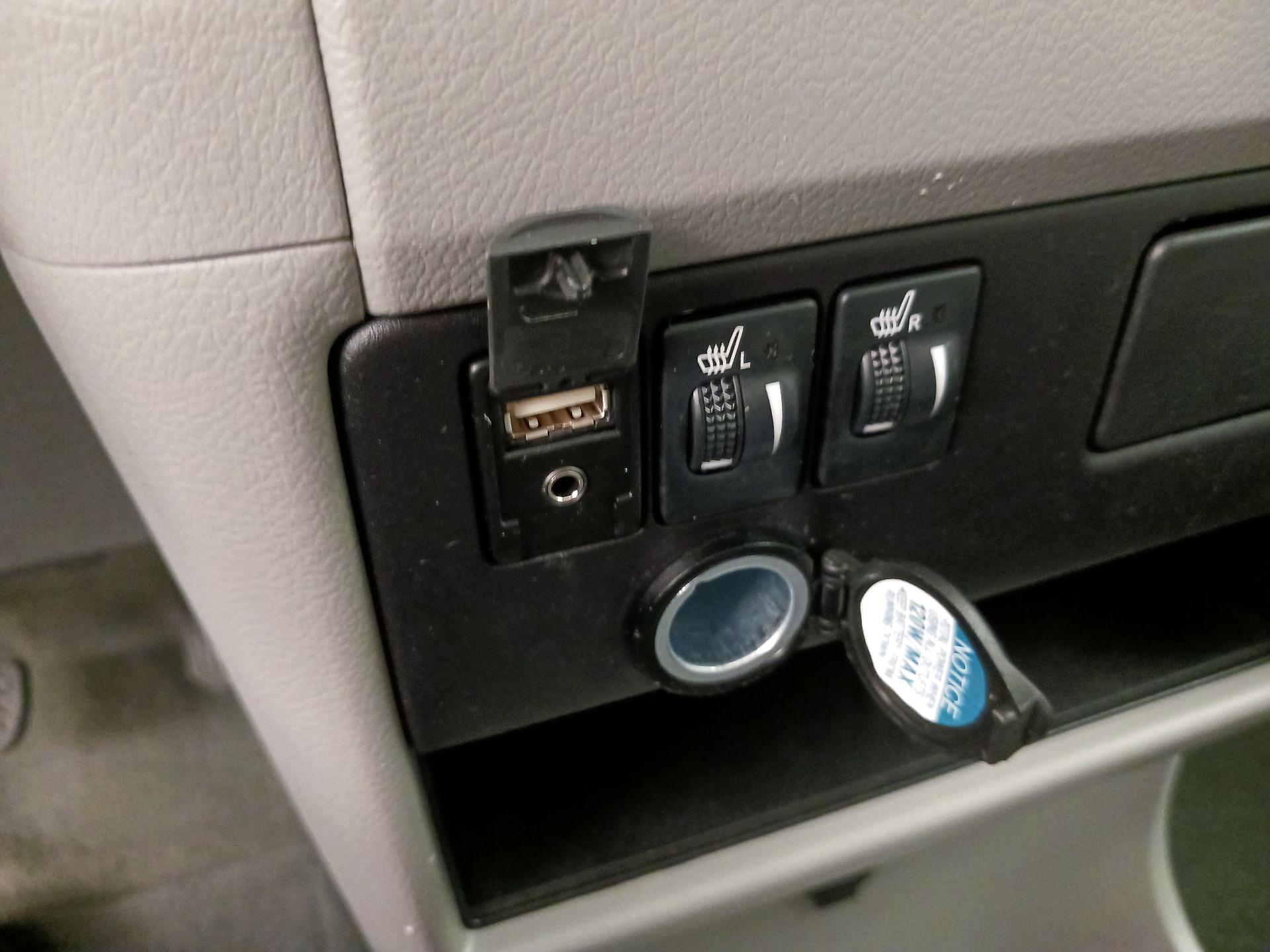 Thumbnail: 2016 Toyota Sienna - 19