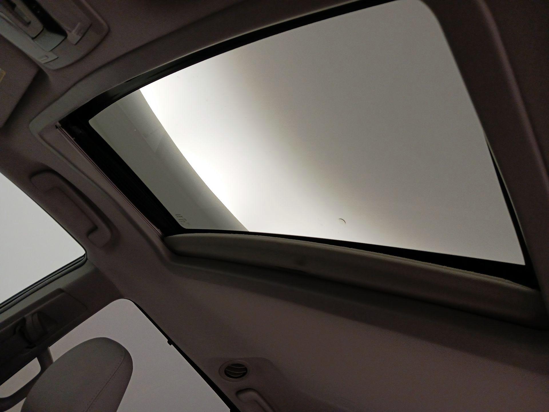 Thumbnail: 2016 Toyota Sienna - 20