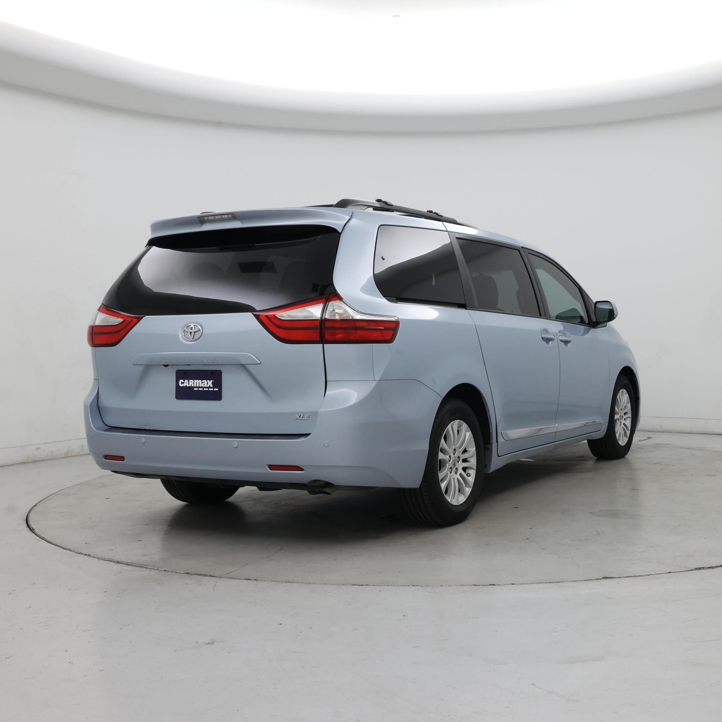 Thumbnail: 2016 Toyota Sienna - 8