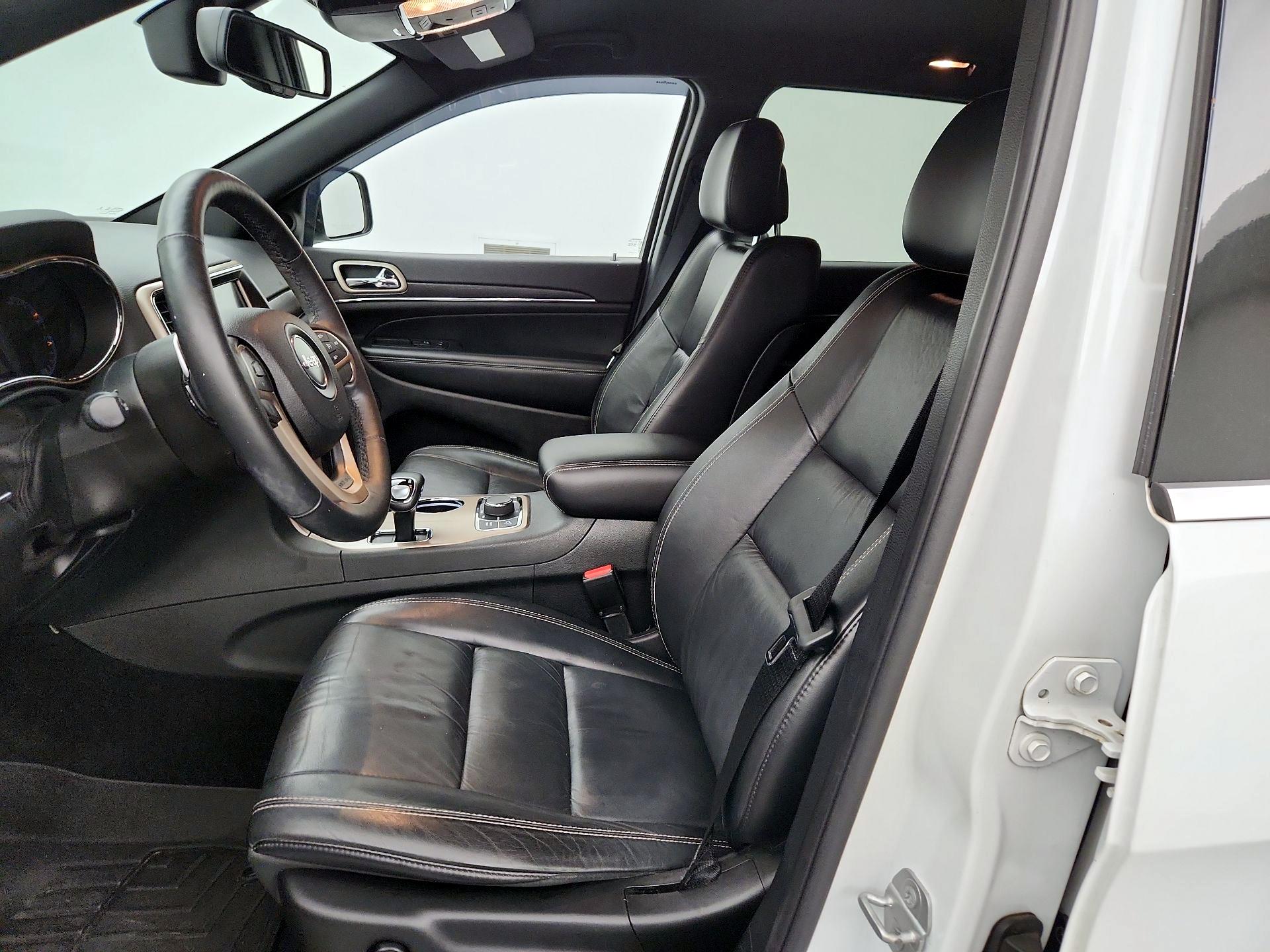 Thumbnail: 2015 Jeep Grand Cherokee - 11