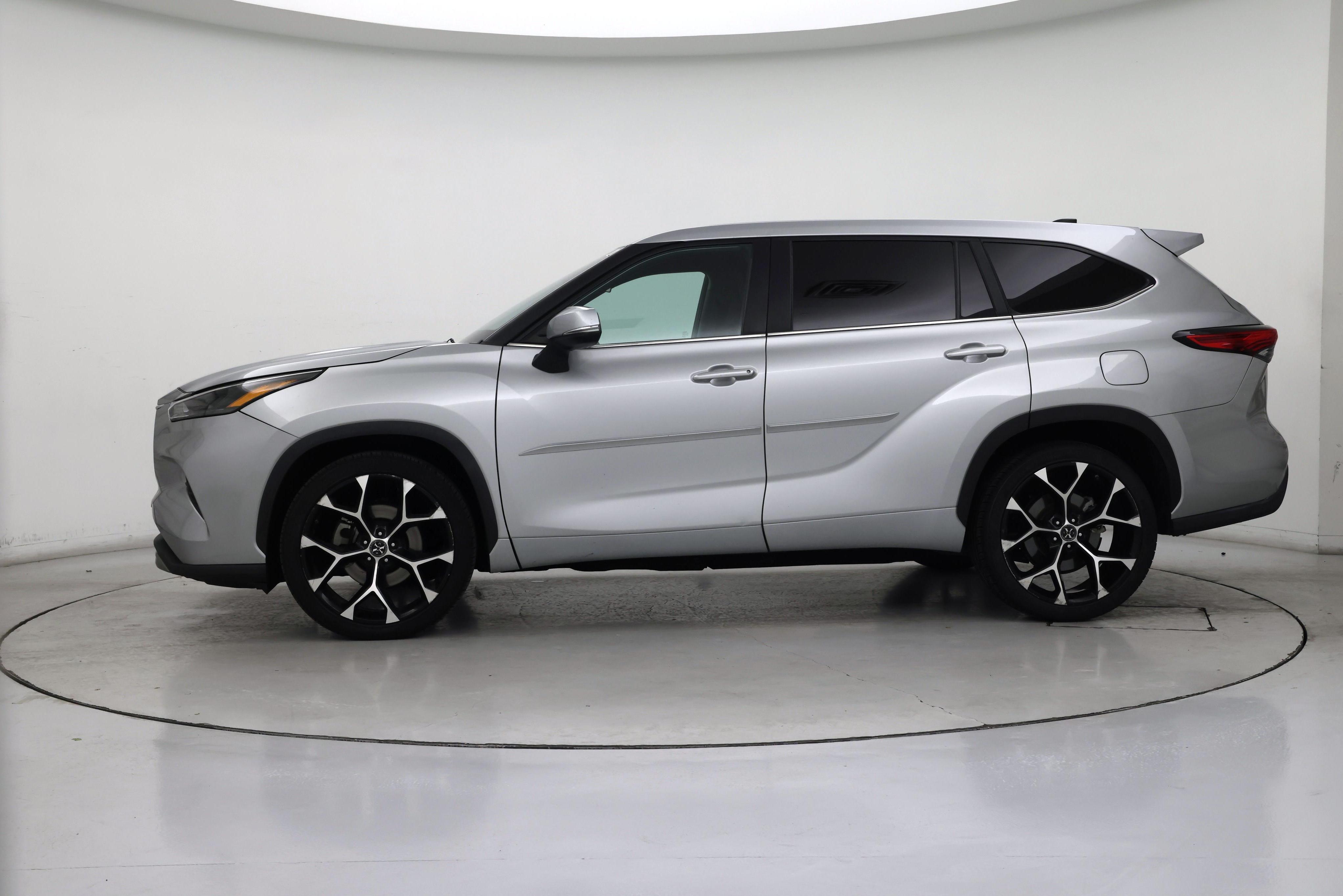Thumbnail: 2023 Toyota Highlander - 3
